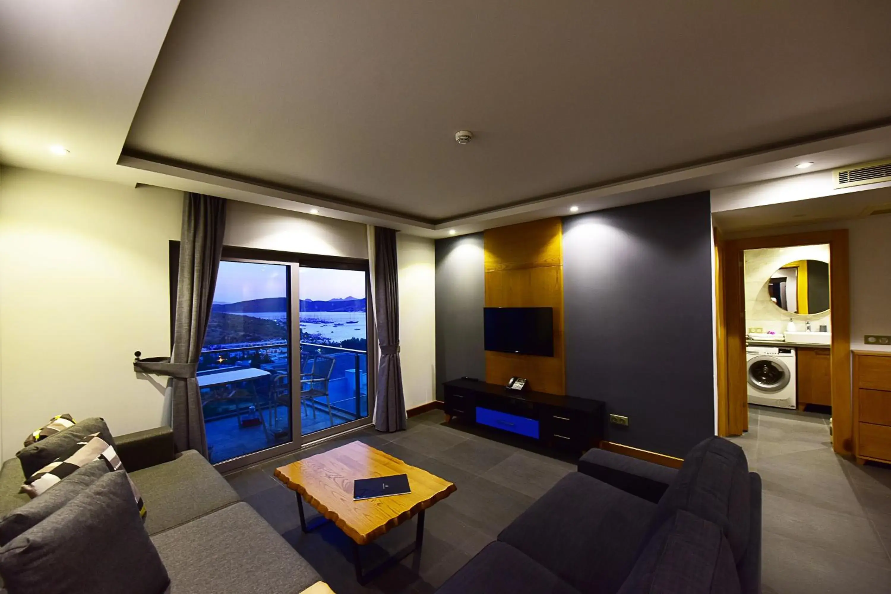 Two-Bedroom Apartment with Sea View in Degirmenburnu Residence Two-Bedroom Apartment with Sea View in Degirmenburnu Residence