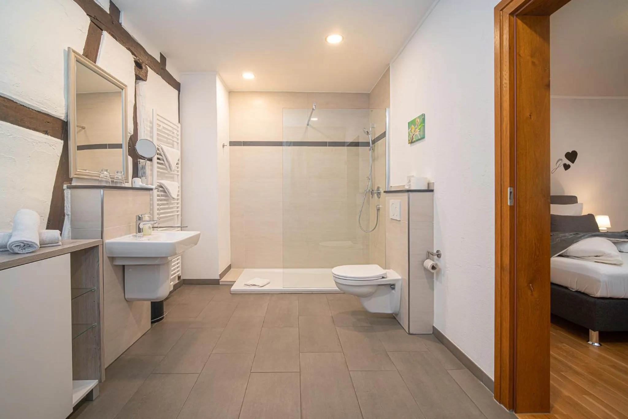 Bathroom, Bed in Hotel- Weingut- Moselloreley