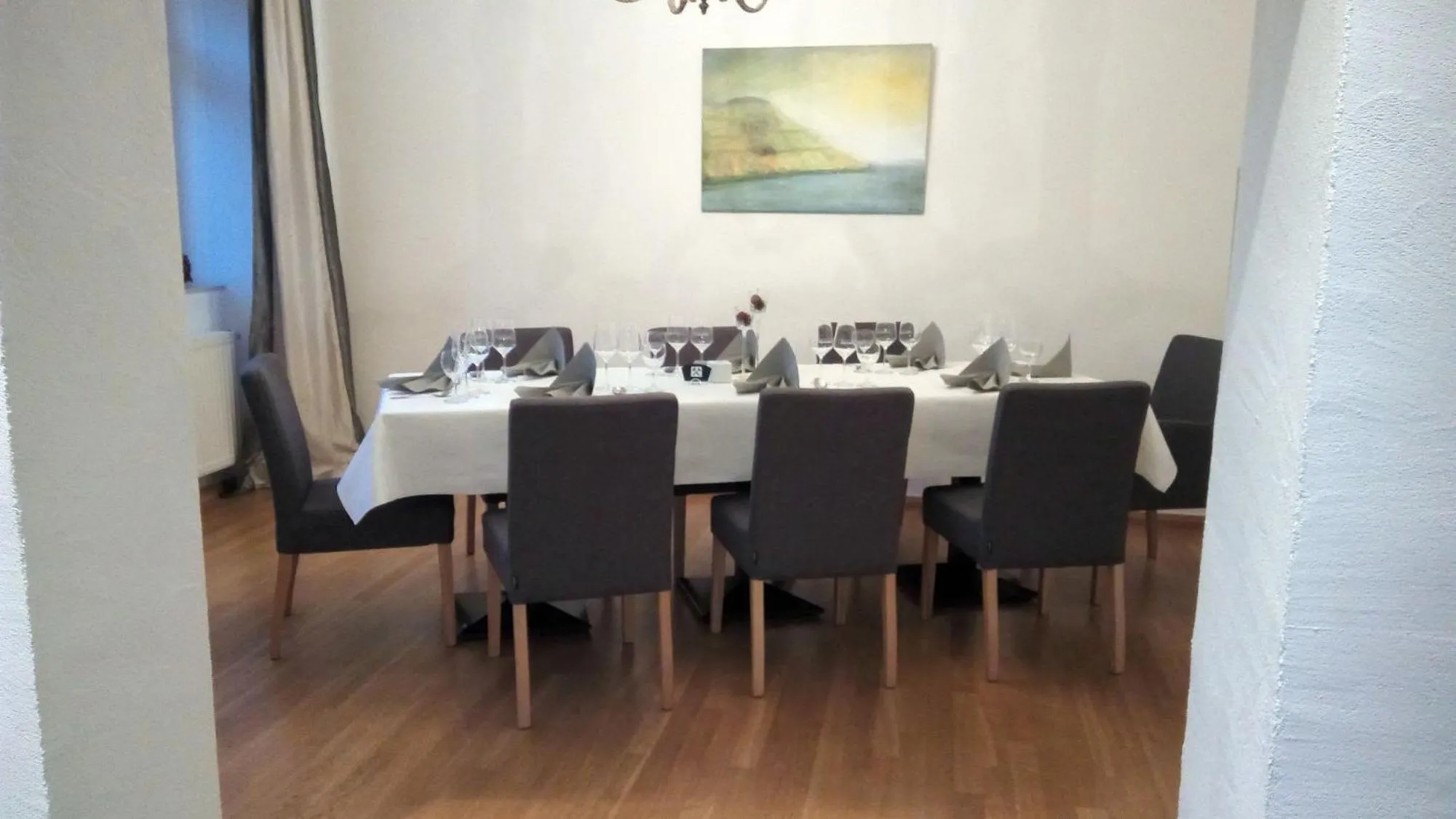 Restaurant/places to eat in Hotel- Weingut- Moselloreley