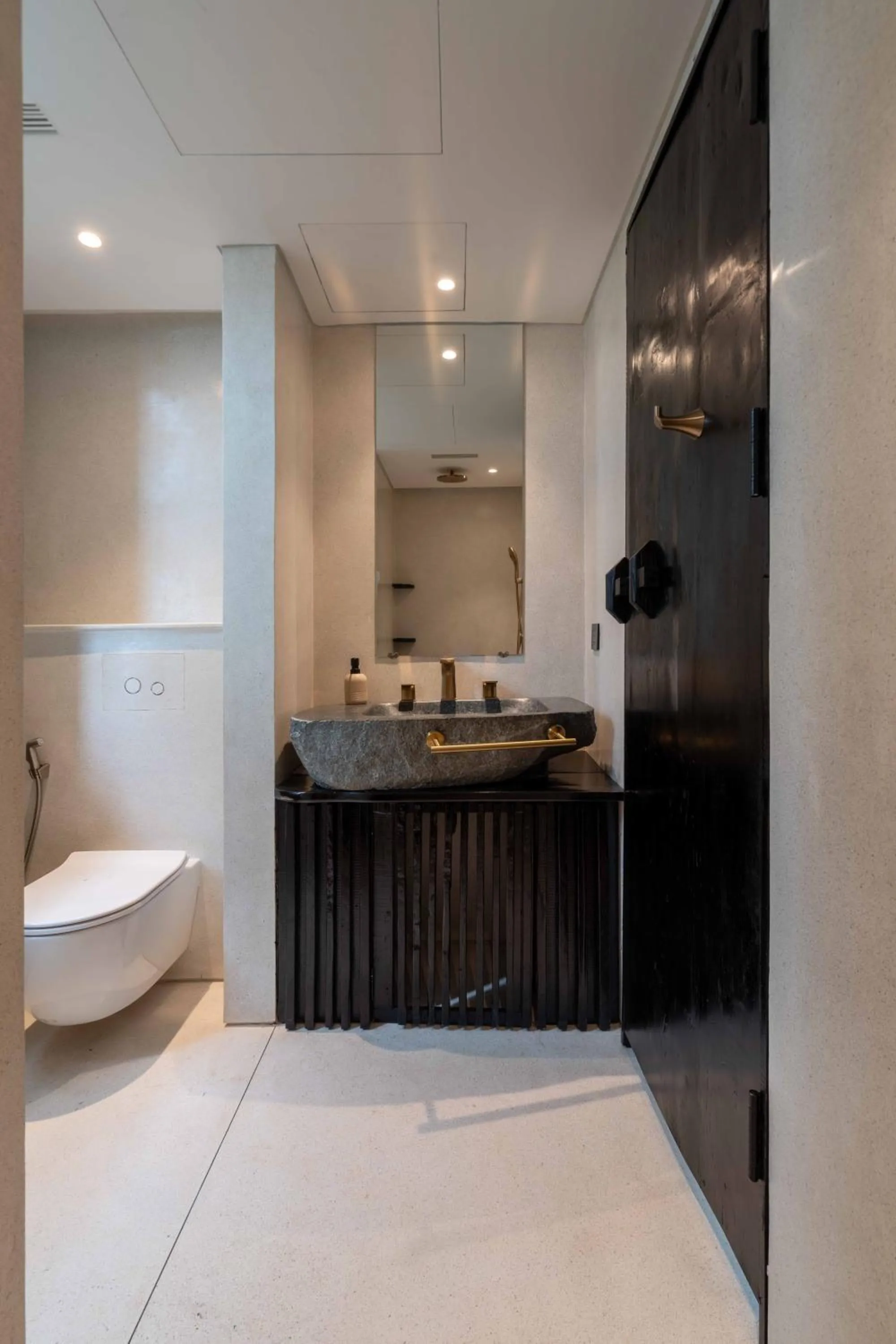 Shower in Hôtel de Soie