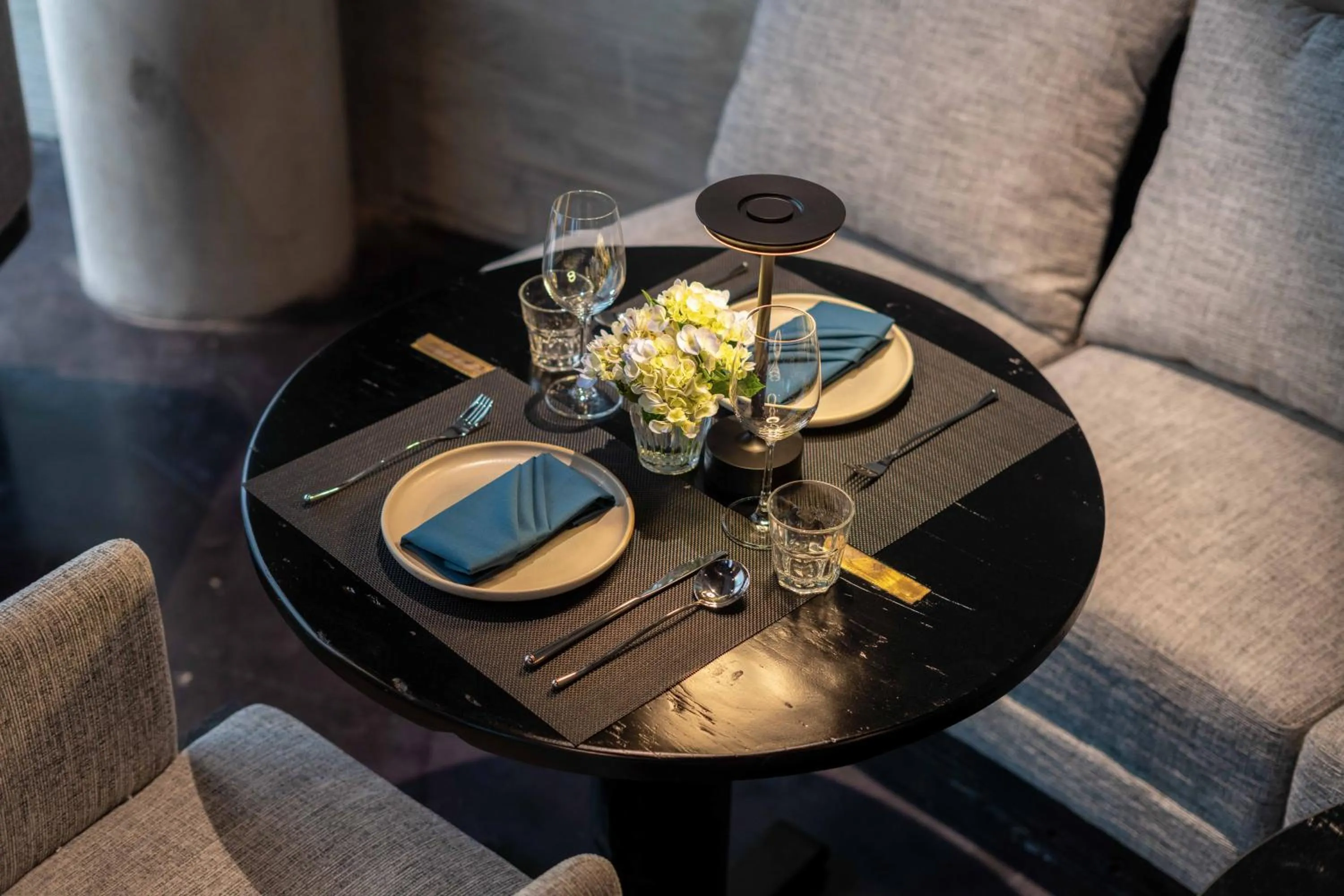 Restaurant/places to eat in Hôtel de Soie