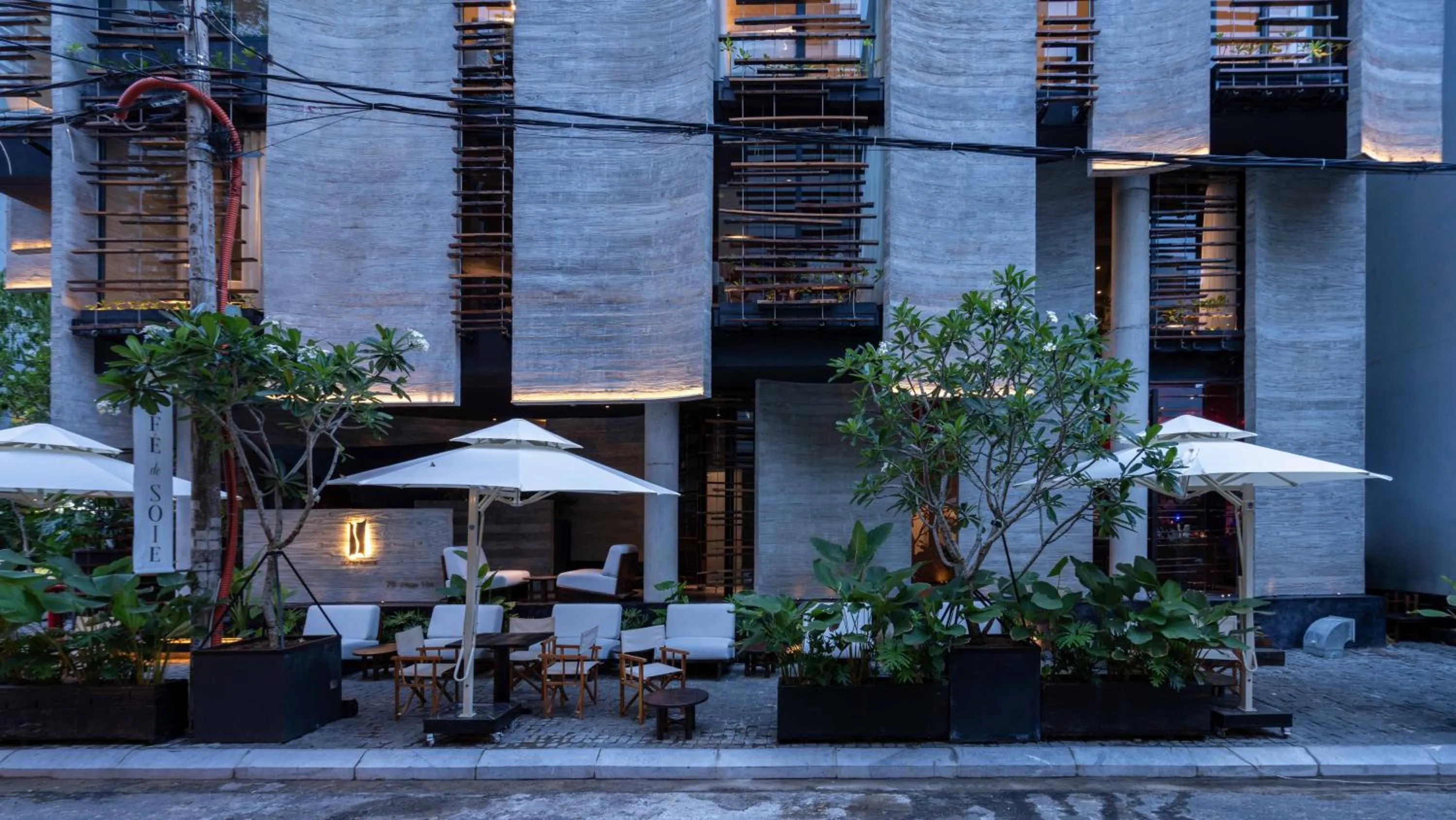 Property building in Hôtel de Soie