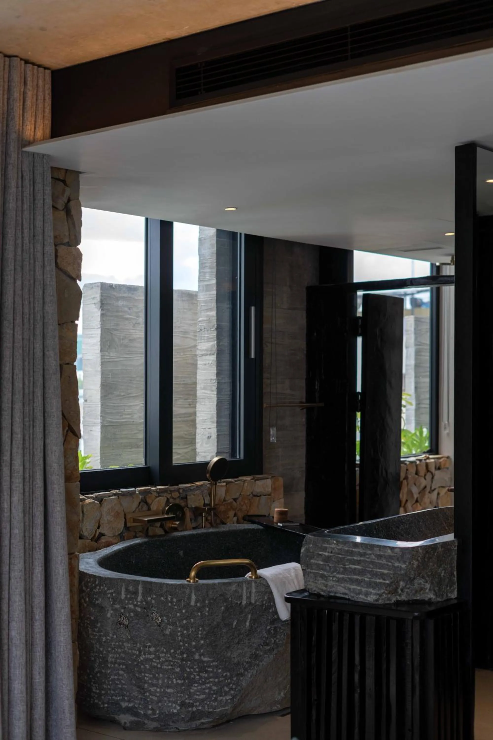 Bath in Hôtel de Soie