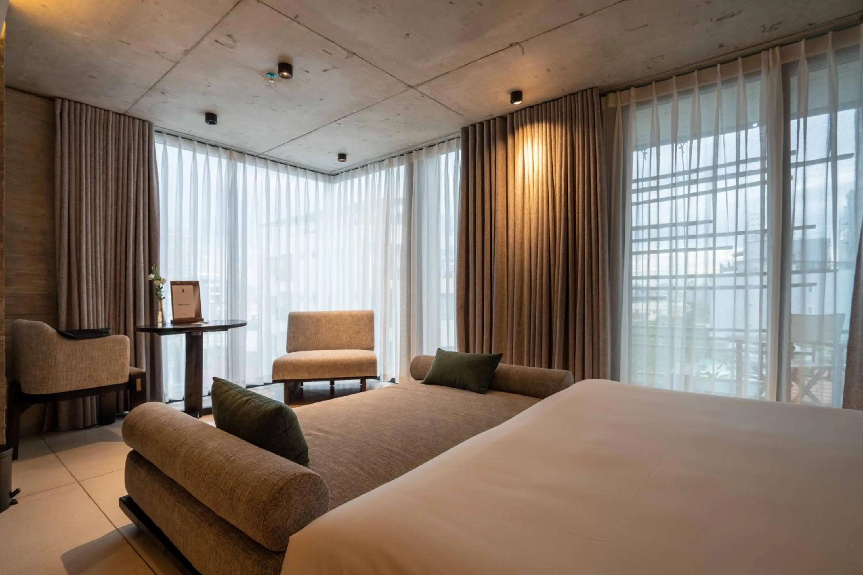 Bedroom, Bed in Hôtel de Soie