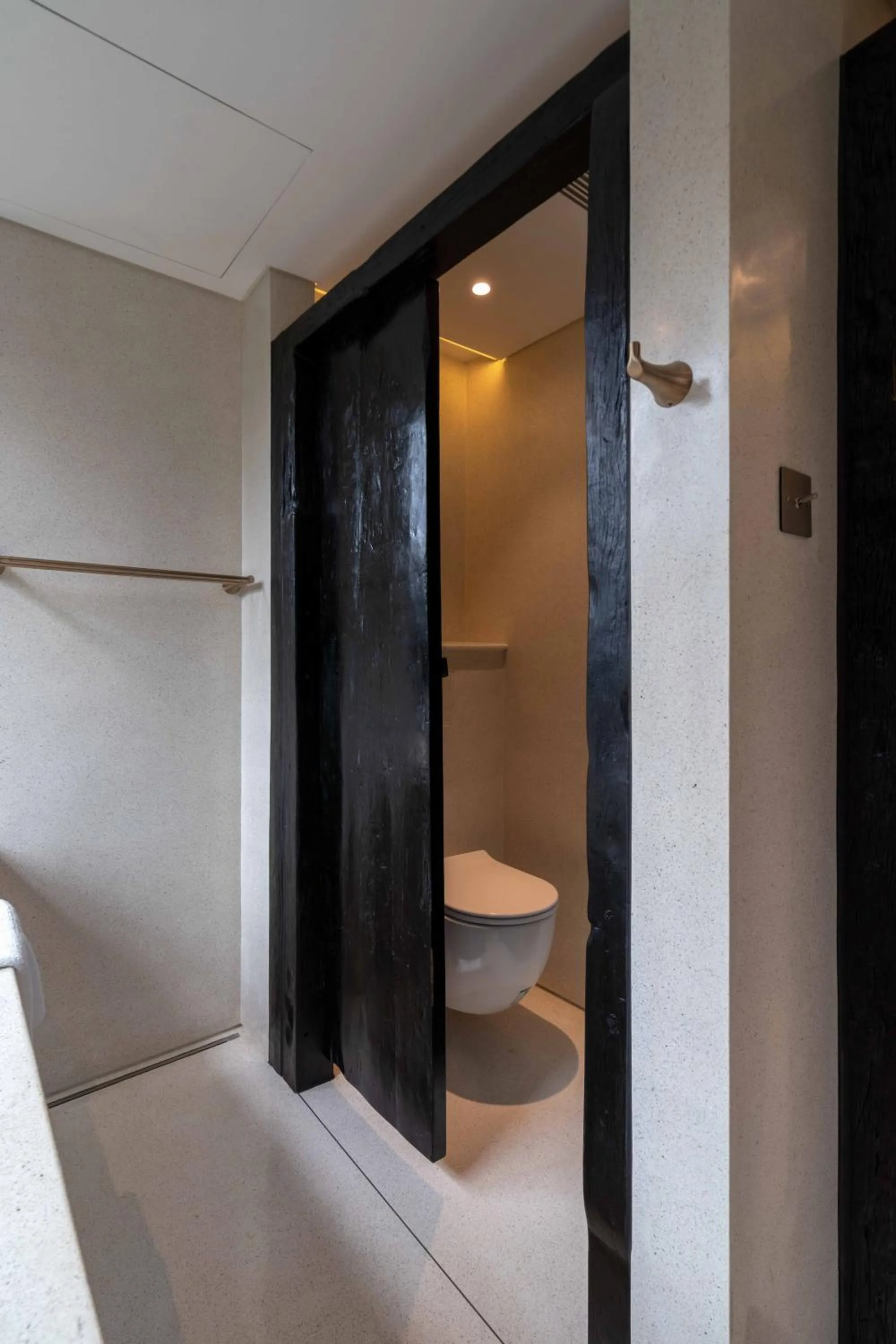 Shower in Hôtel de Soie