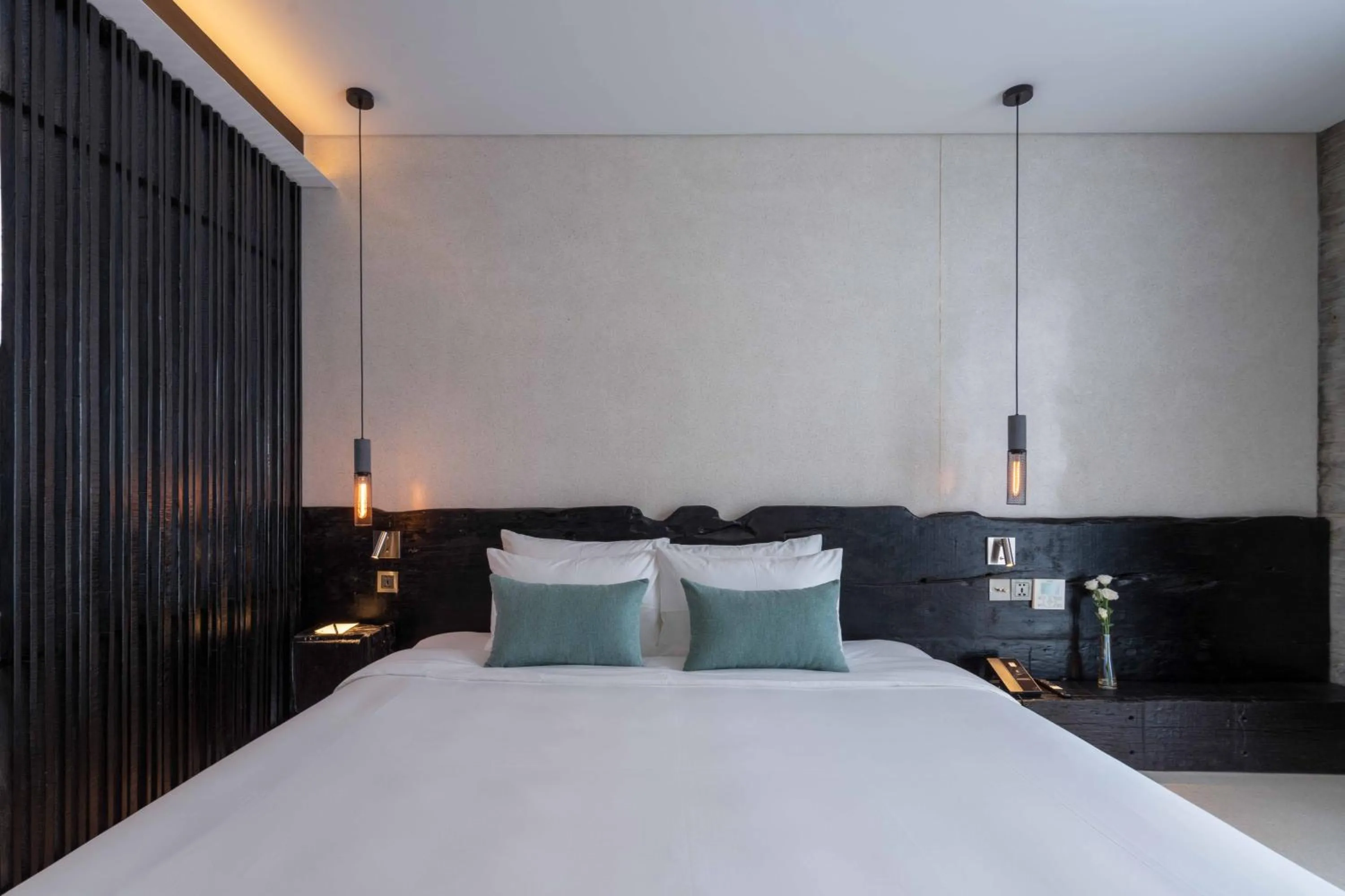 Bedroom, Bed in Hôtel de Soie