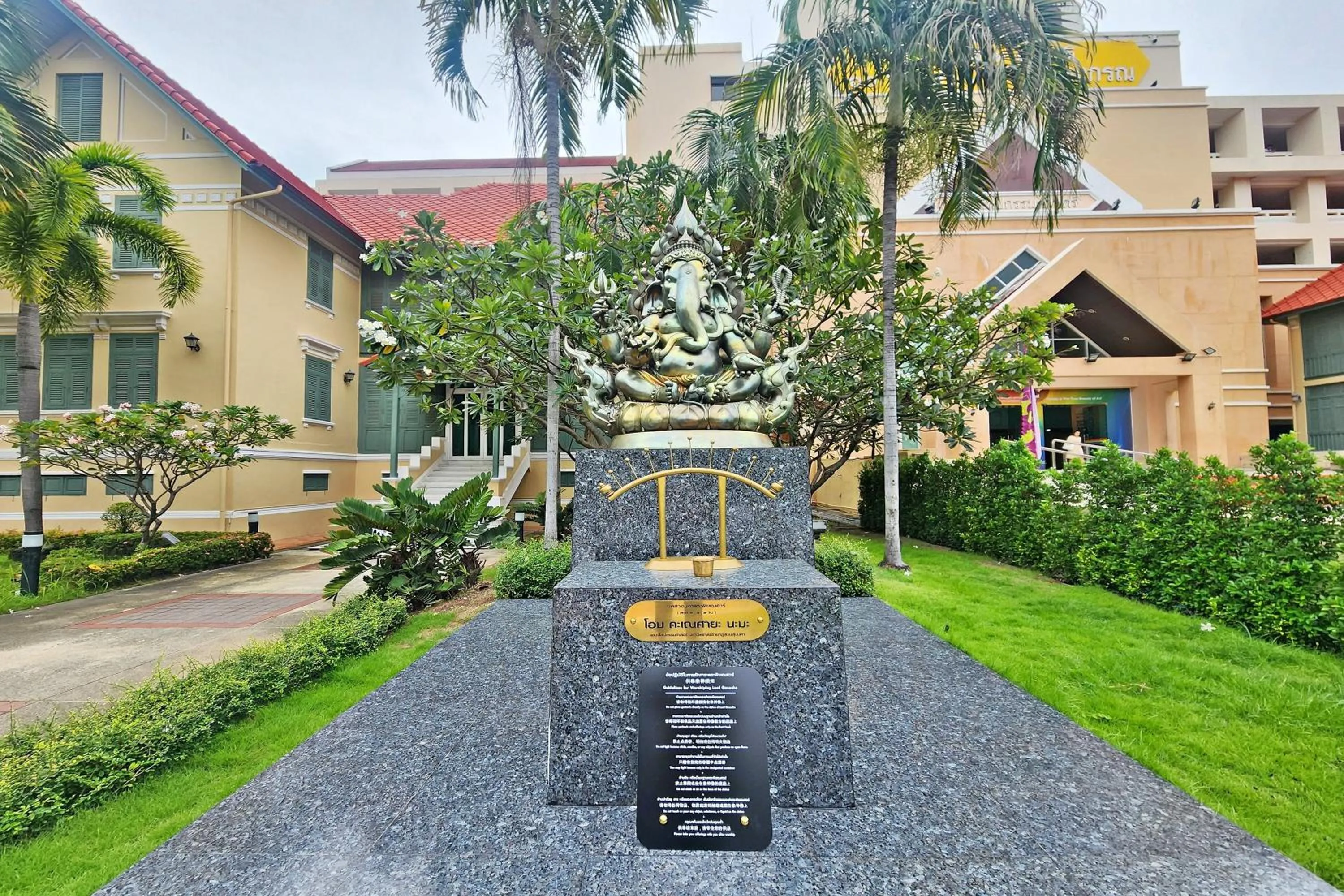 Nearby landmark in Suan Sunandha Palace Hotel