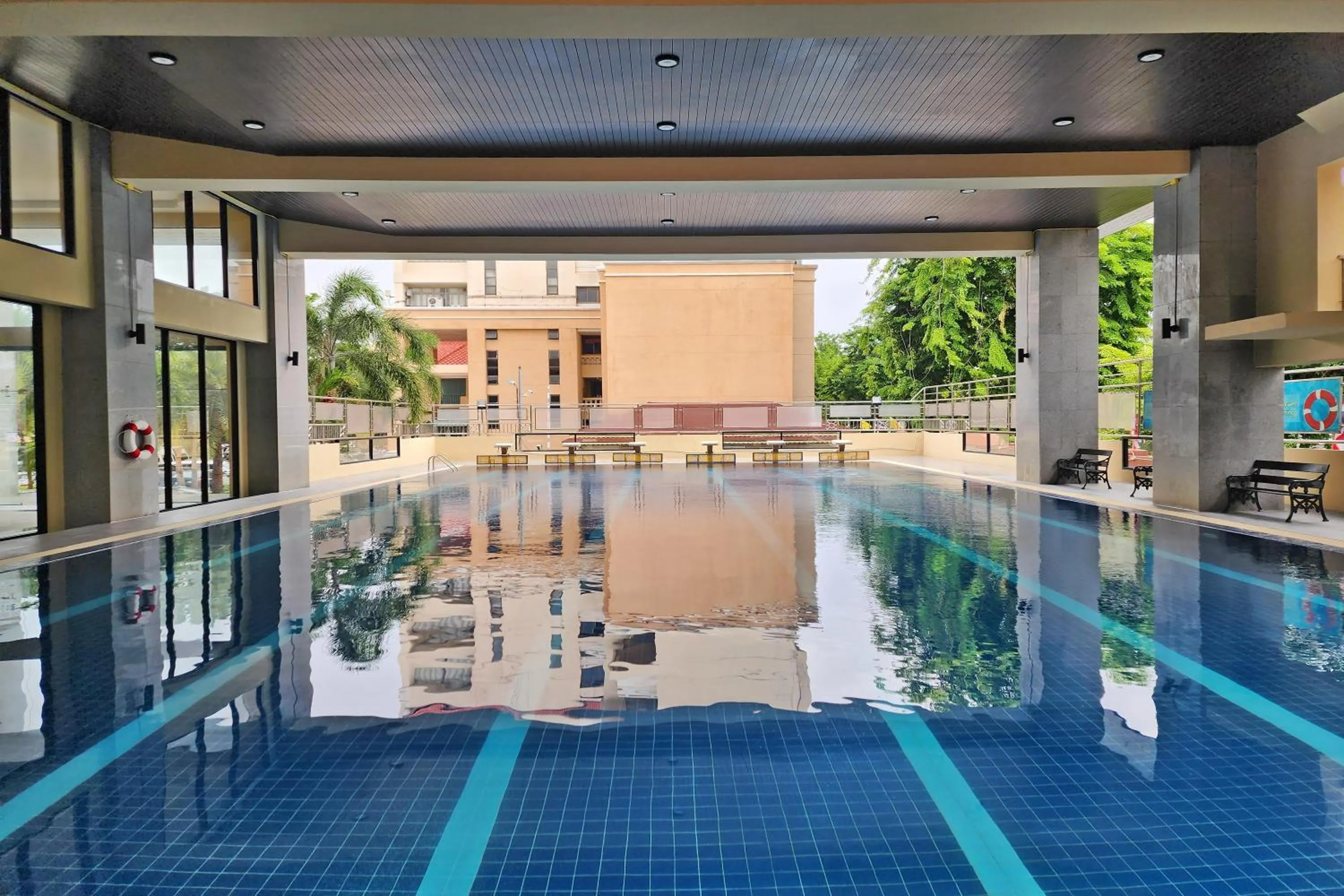 Swimming pool in Suan Sunandha Palace Hotel