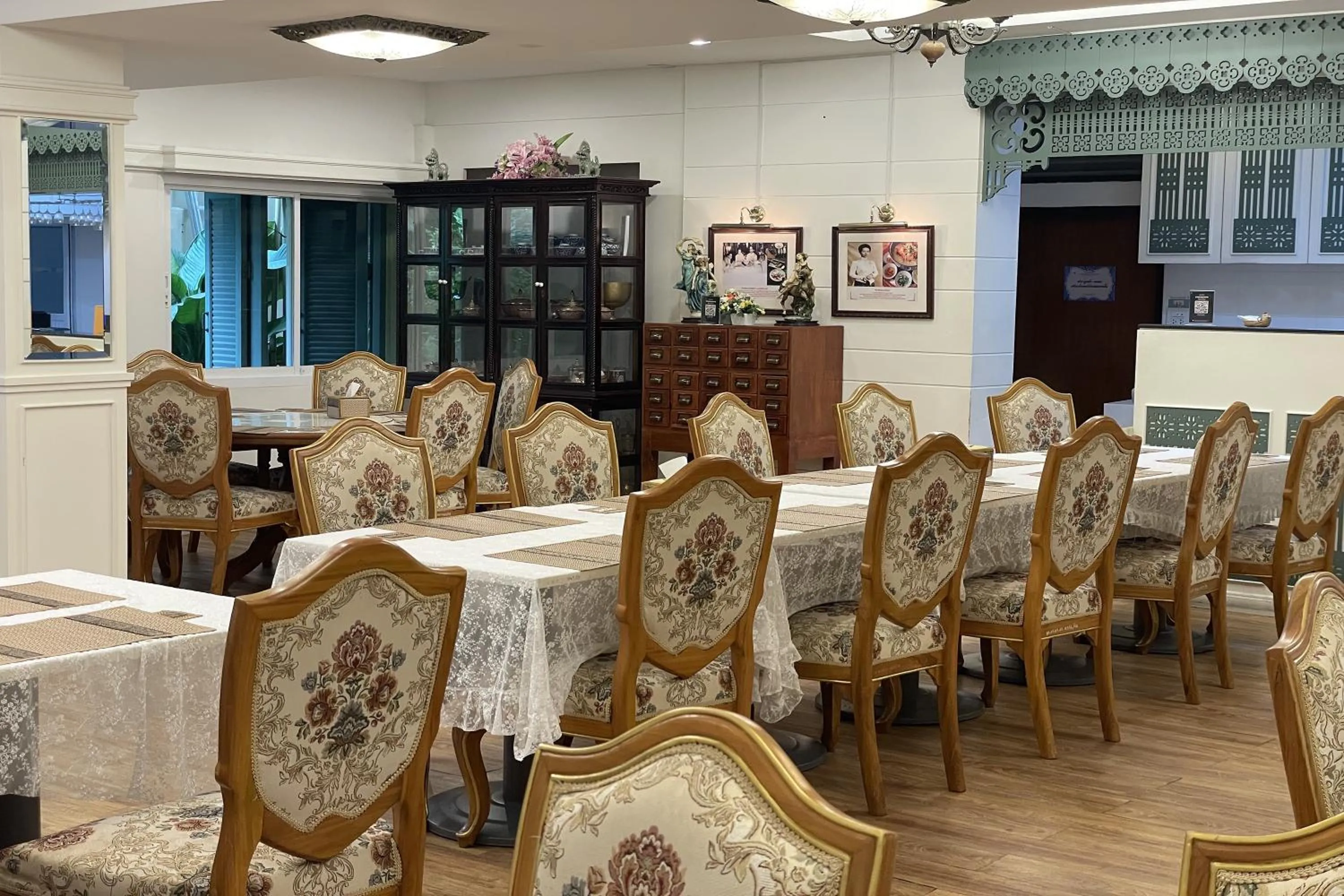 Restaurant/places to eat in Suan Sunandha Palace Hotel
