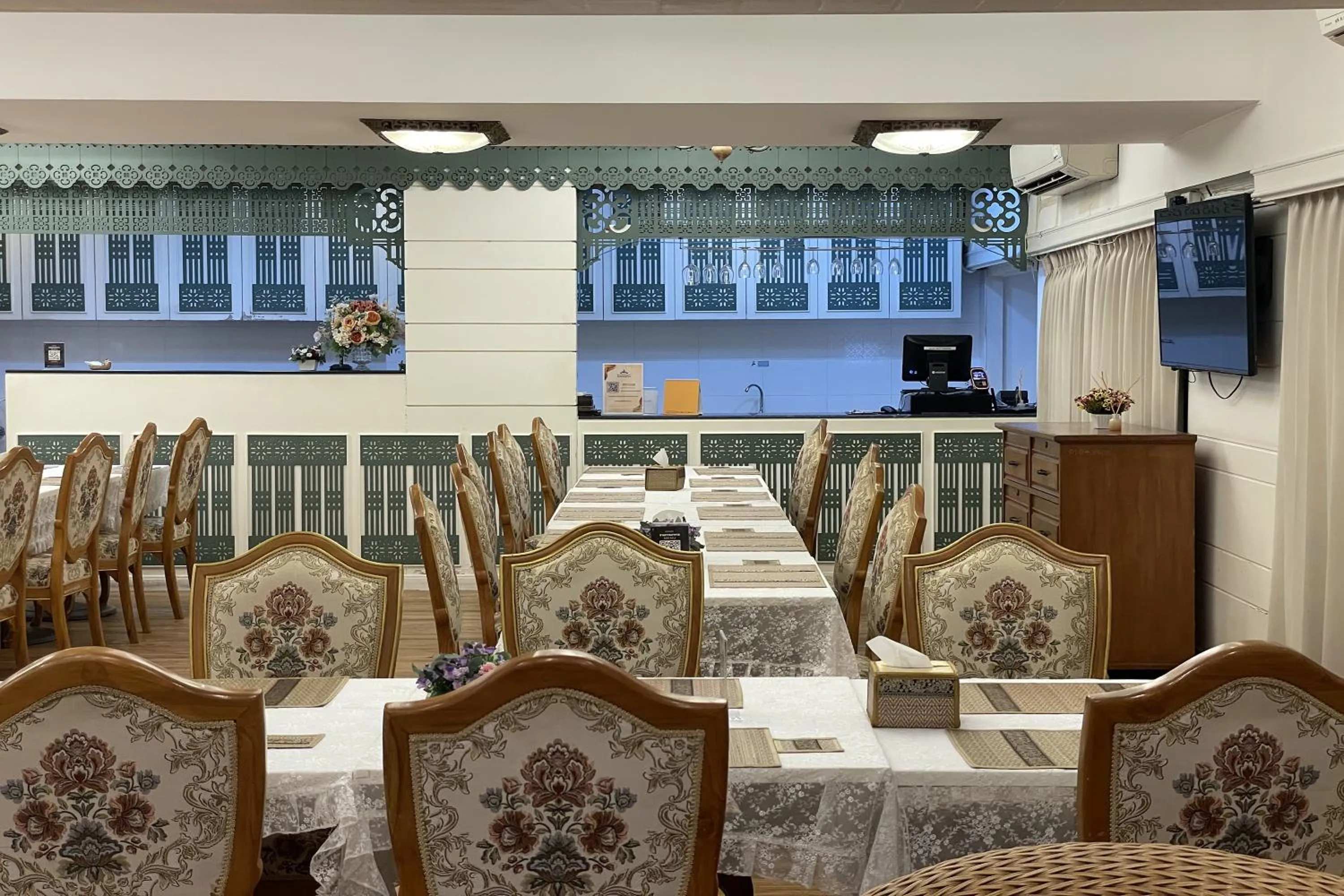 Restaurant/places to eat in Suan Sunandha Palace Hotel