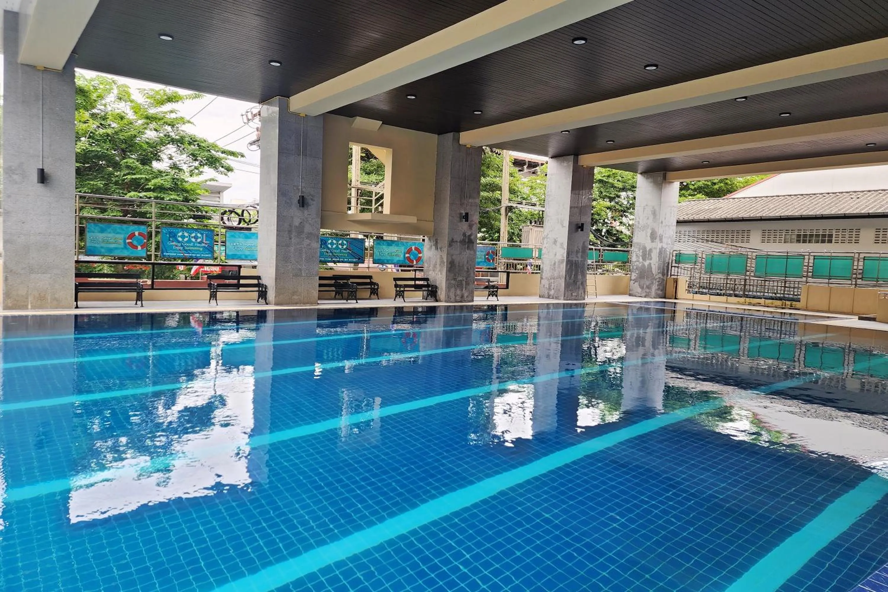 Swimming pool in Suan Sunandha Palace Hotel