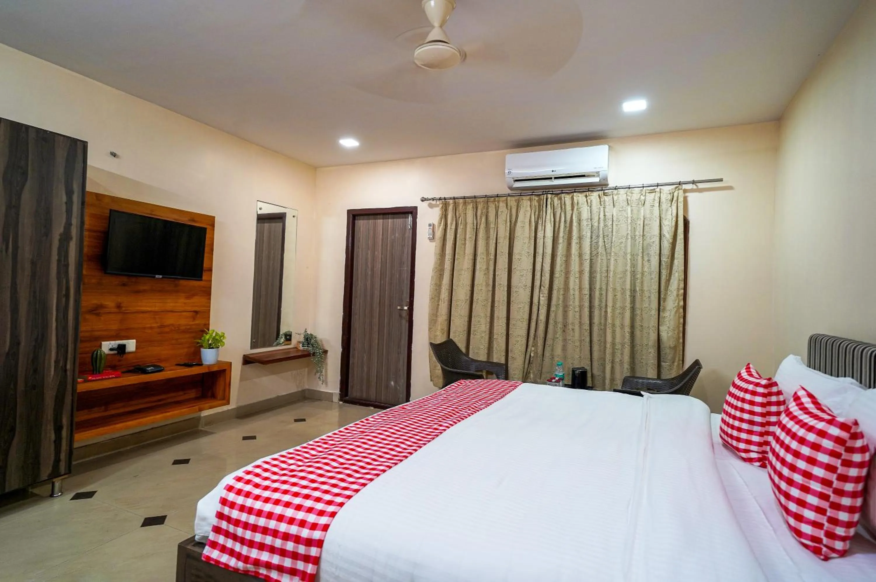 Bed in Open Hotel by Olive - Oceanic Vibes Hotel - RK Beach