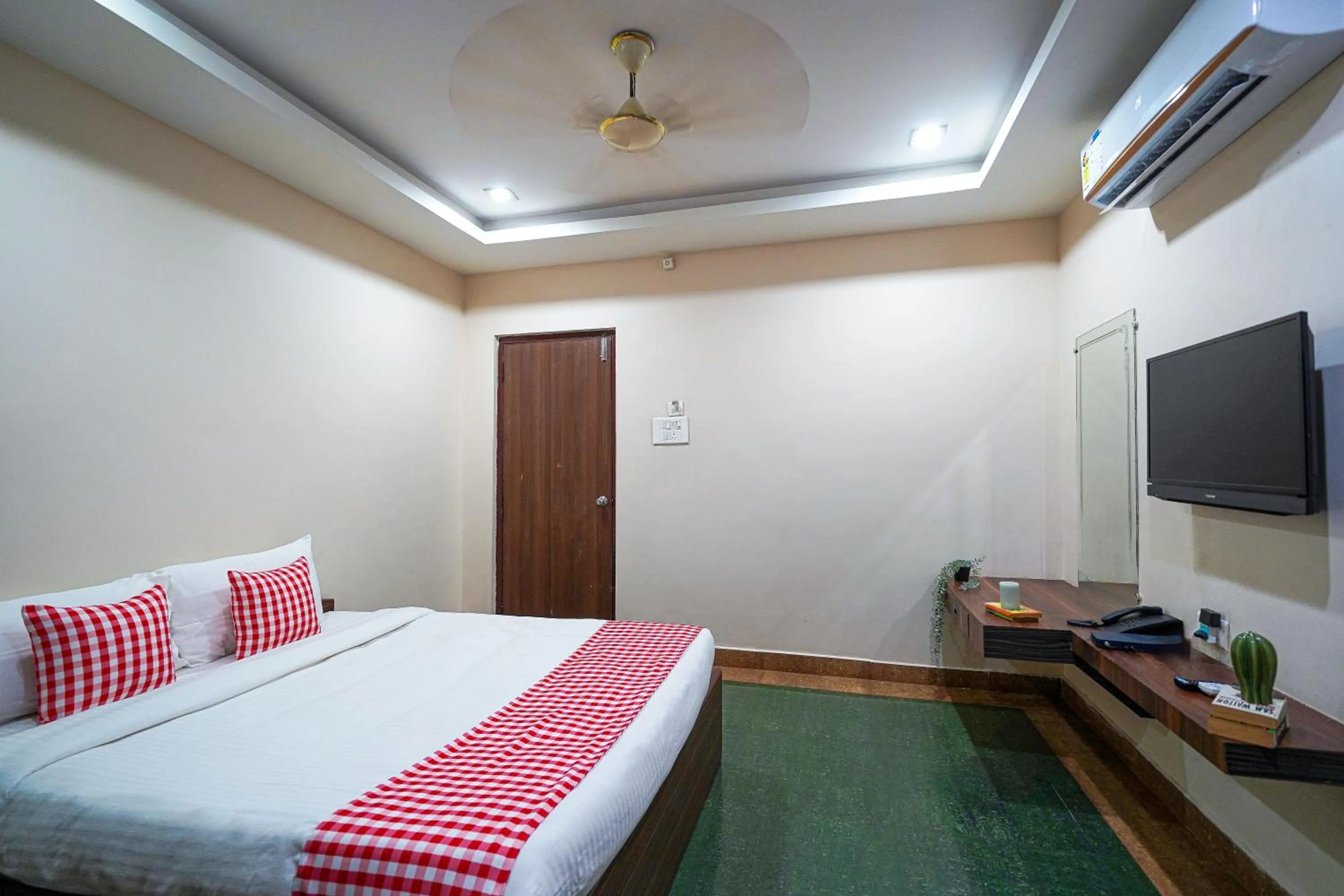 Bed in Open Hotel by Olive - Oceanic Vibes Hotel - RK Beach