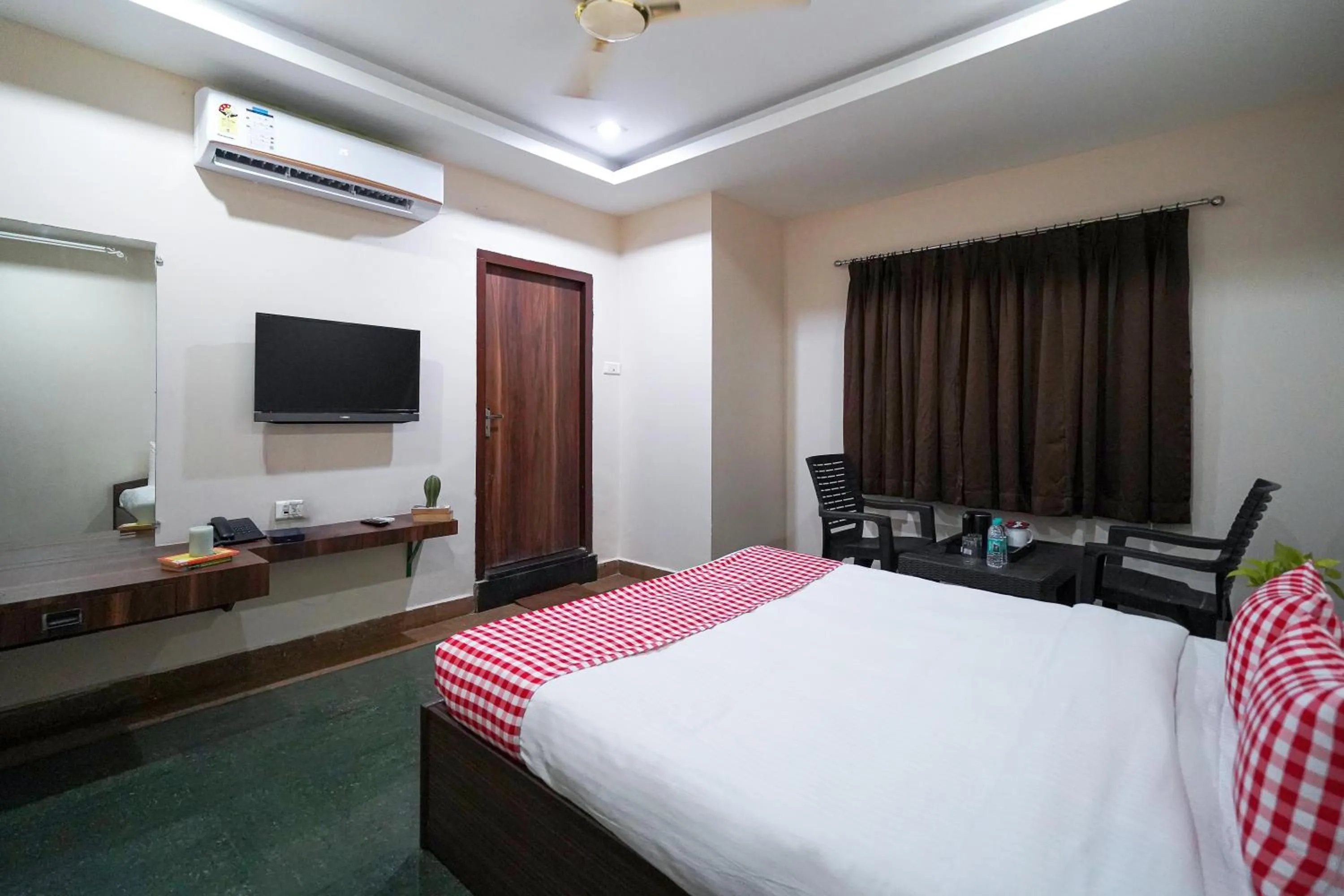 Bed in Open Hotel by Olive - Oceanic Vibes Hotel - RK Beach