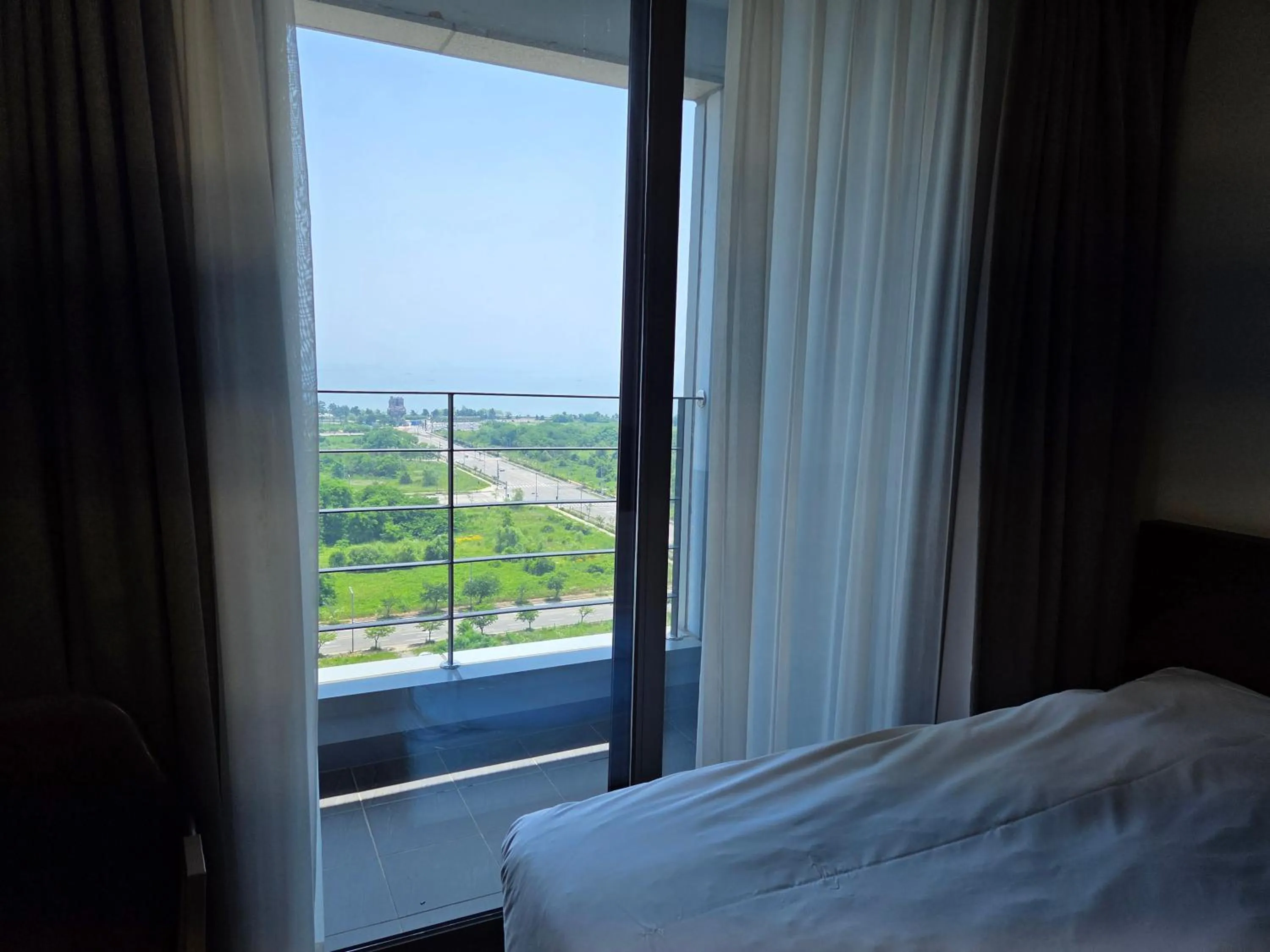 View (from property/room), Bed in Riviera Hotel Yeongjong