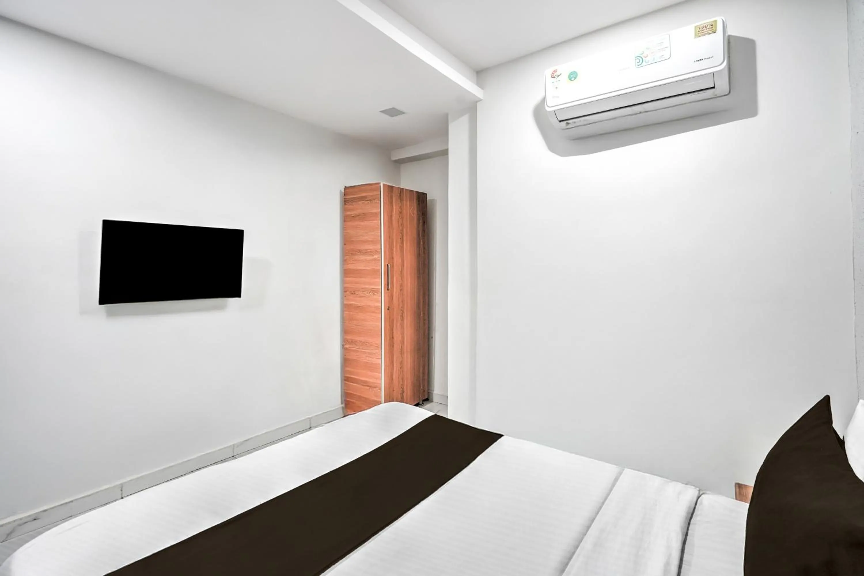 Bedroom in Hotel O Sneh Rashmi Botanical Garden Surat Formerly Stadium Plaza