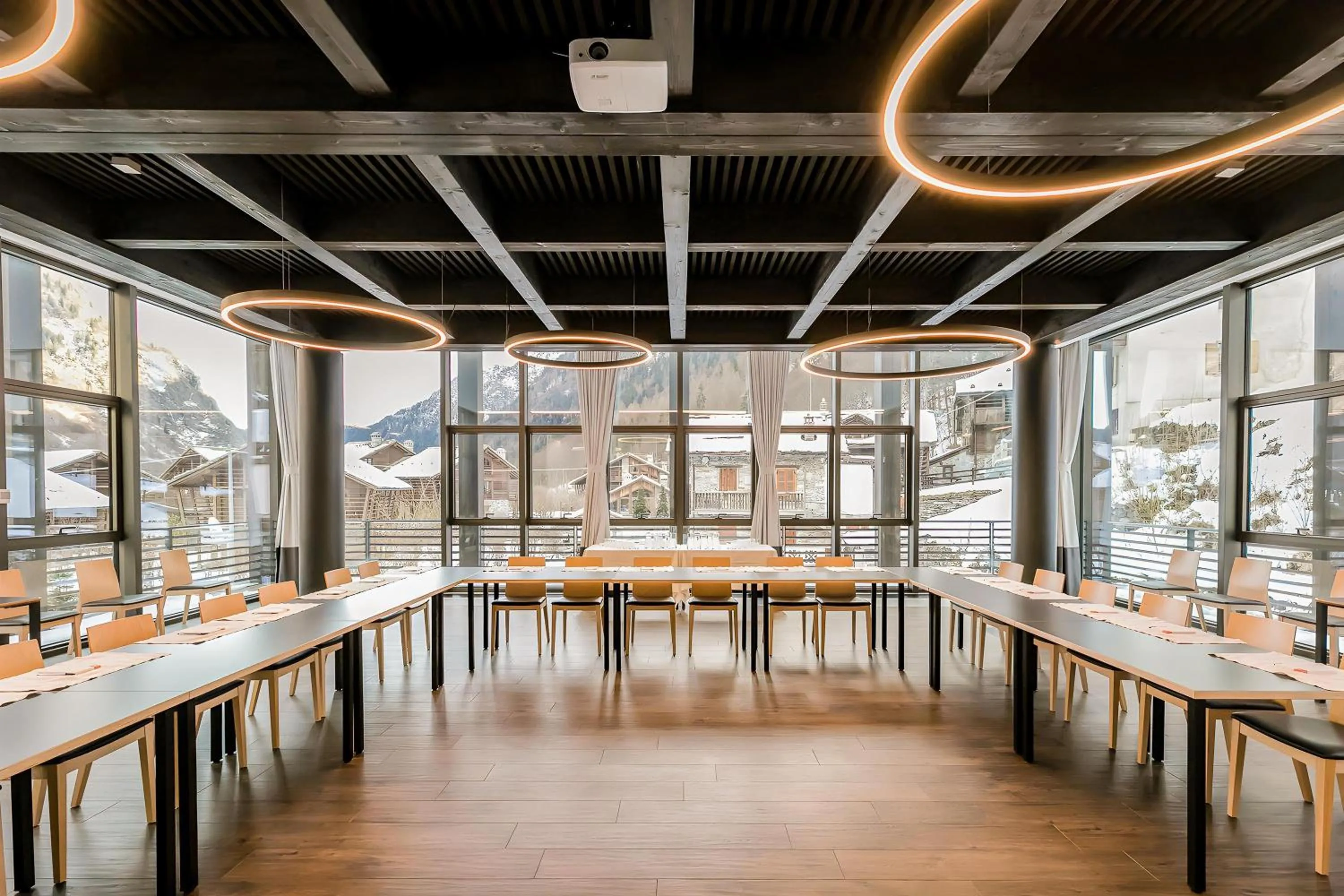 Bedroom in NH Collection Alagna Mirtillo Rosso