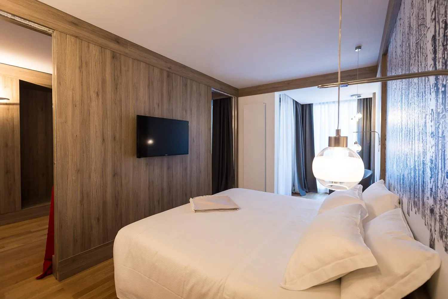 Day, Bed in NH Collection Alagna Mirtillo Rosso