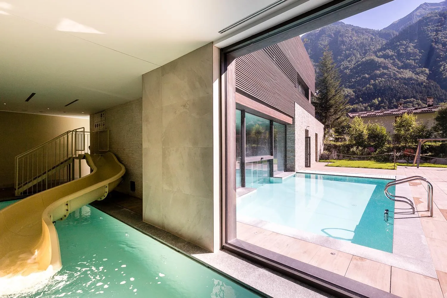 Swimming pool in NH Collection Alagna Mirtillo Rosso