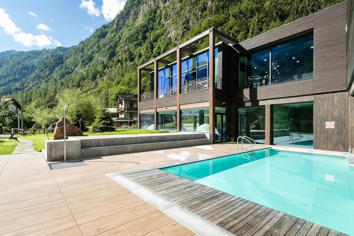 Property building in NH Collection Alagna Mirtillo Rosso