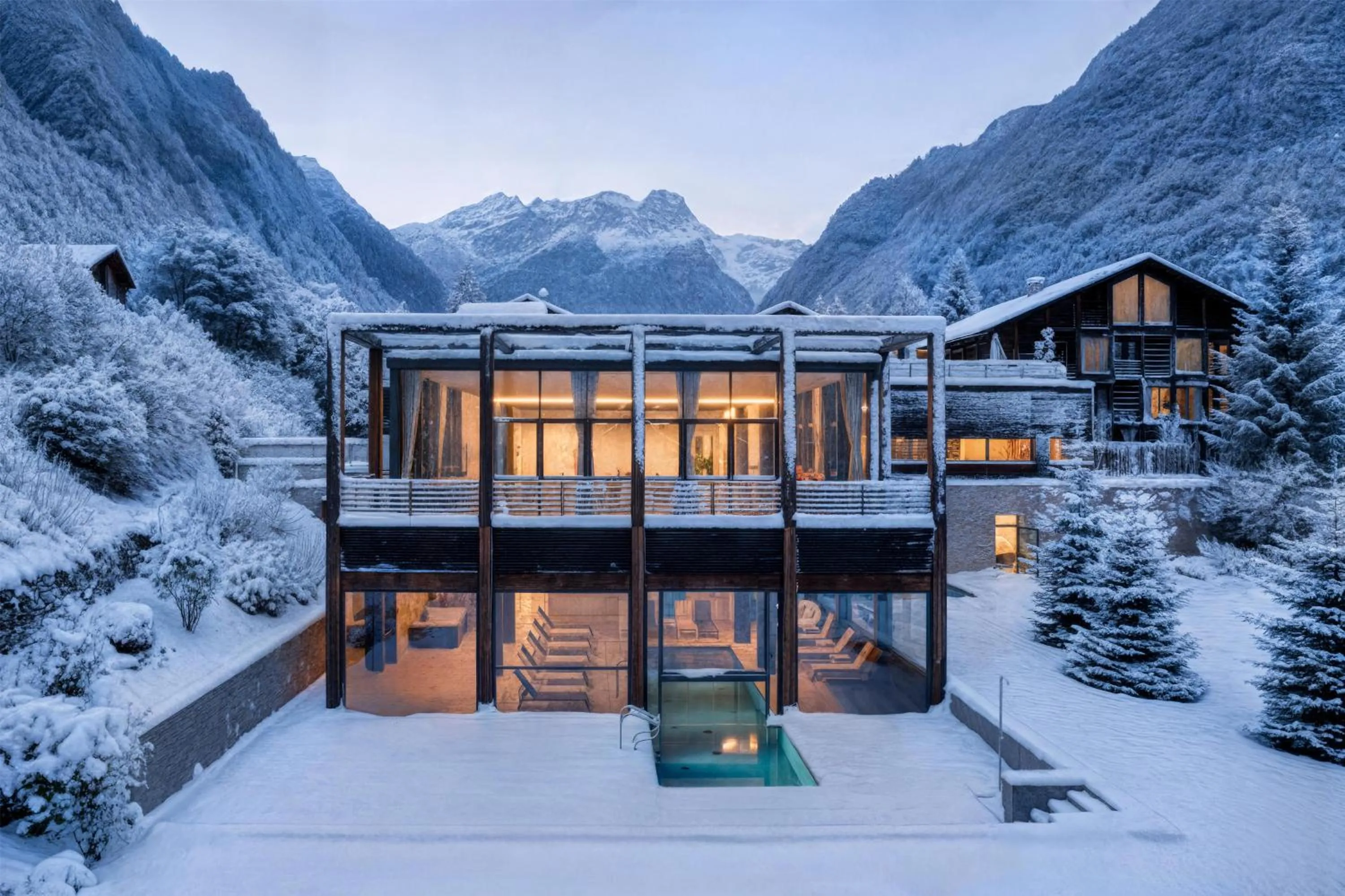 Property building in NH Collection Alagna Mirtillo Rosso