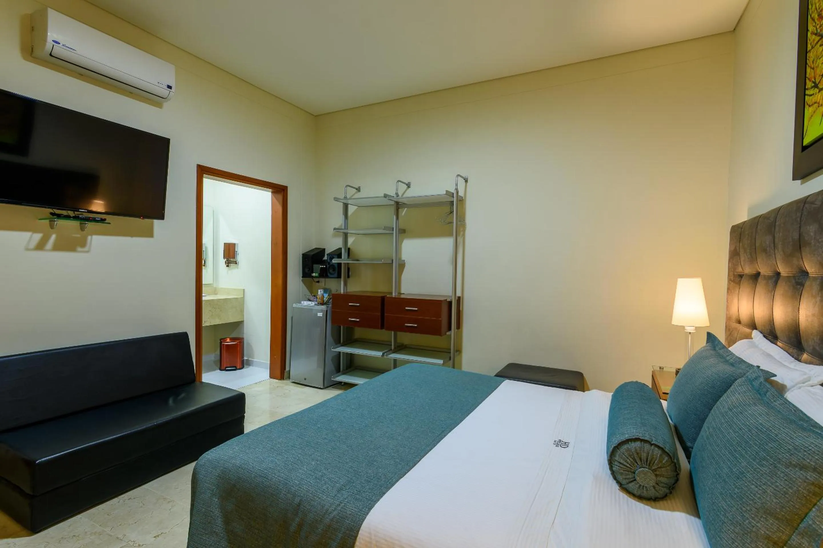 TV and multimedia, Bed in Hotel Dorado La 70