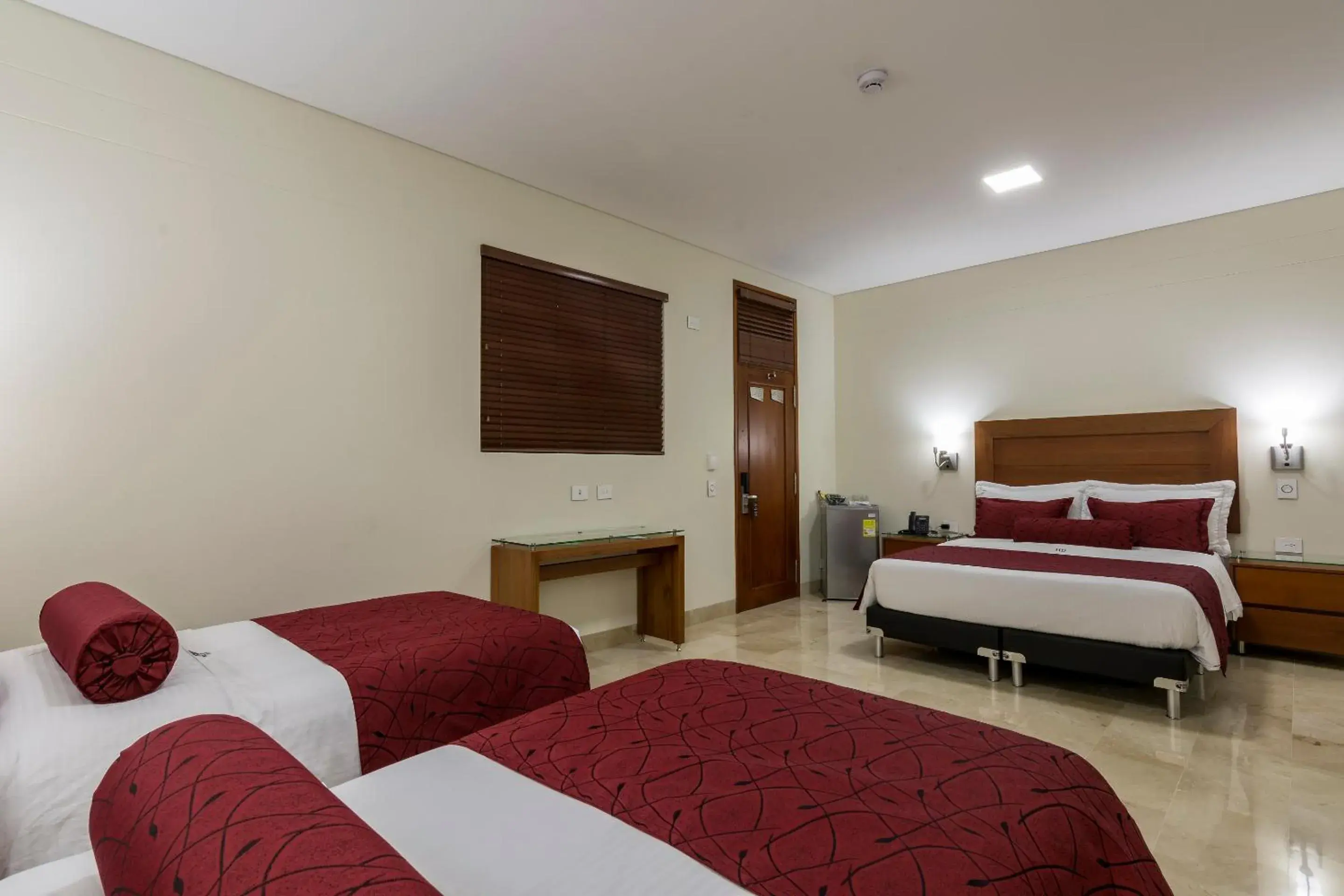 Standard Triple Room in Hotel Dorado La 70 Standard Triple Room in Hotel Dorado La 70