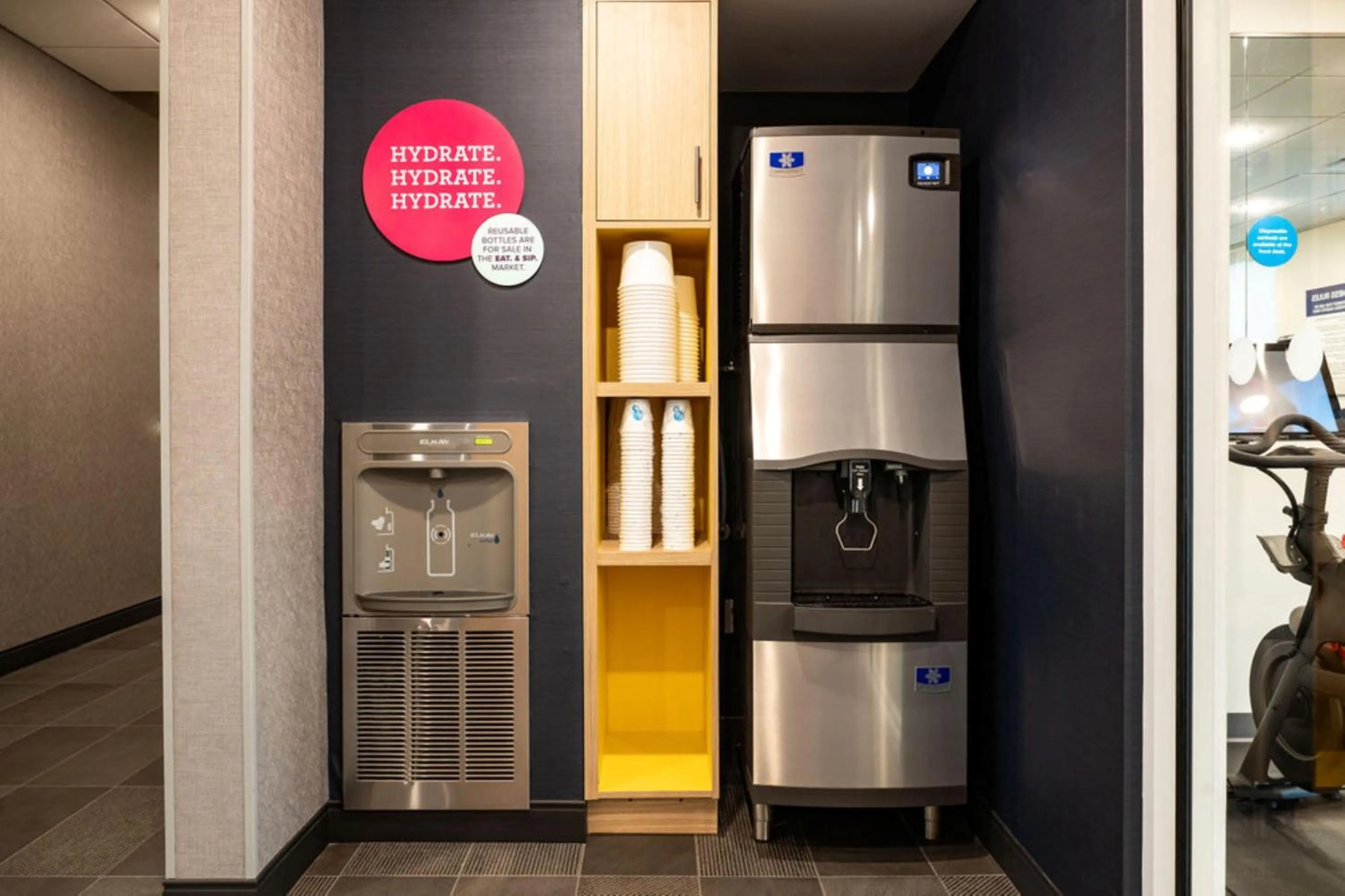 Dining area in Tru By Hilton Grimes Des Moines