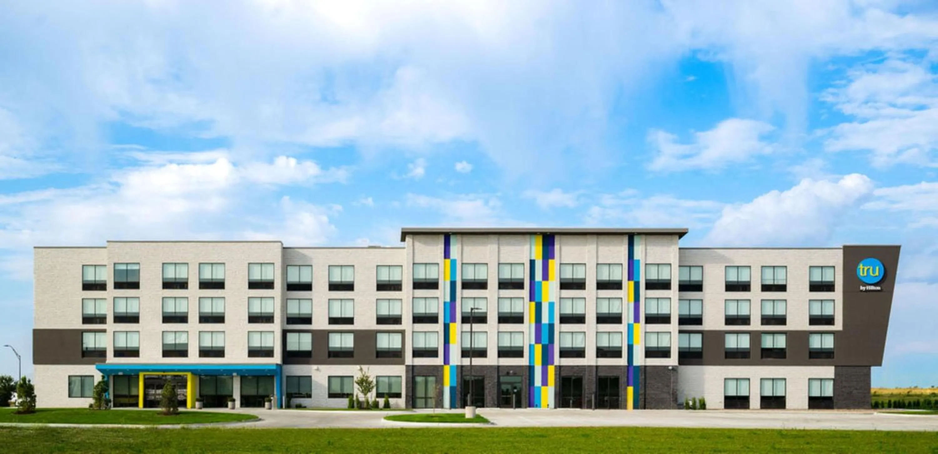 Property building in Tru By Hilton Grimes Des Moines