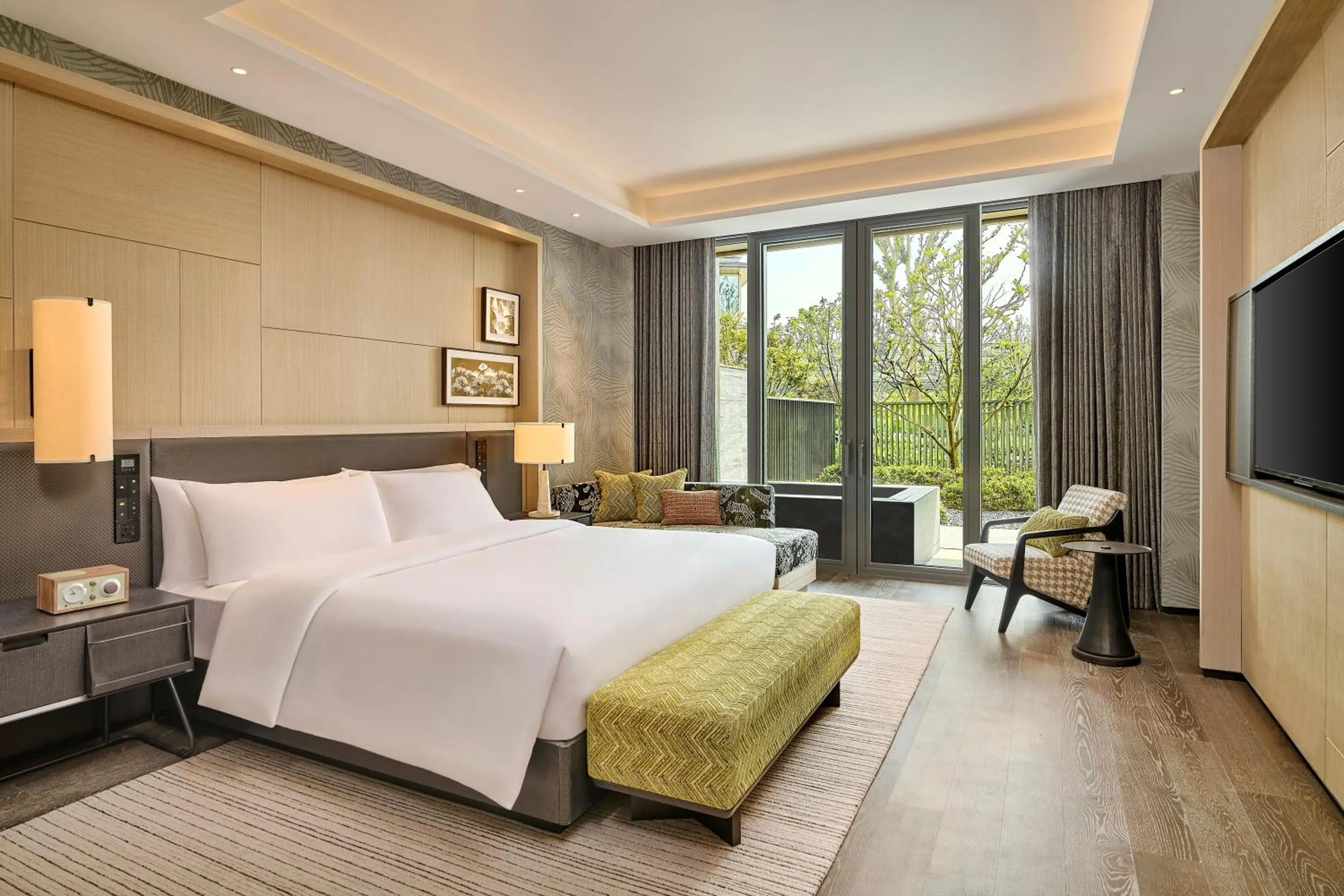 Bed in Shu Hua Hotel Tianmu Mountain, Curio Collection By Hilton