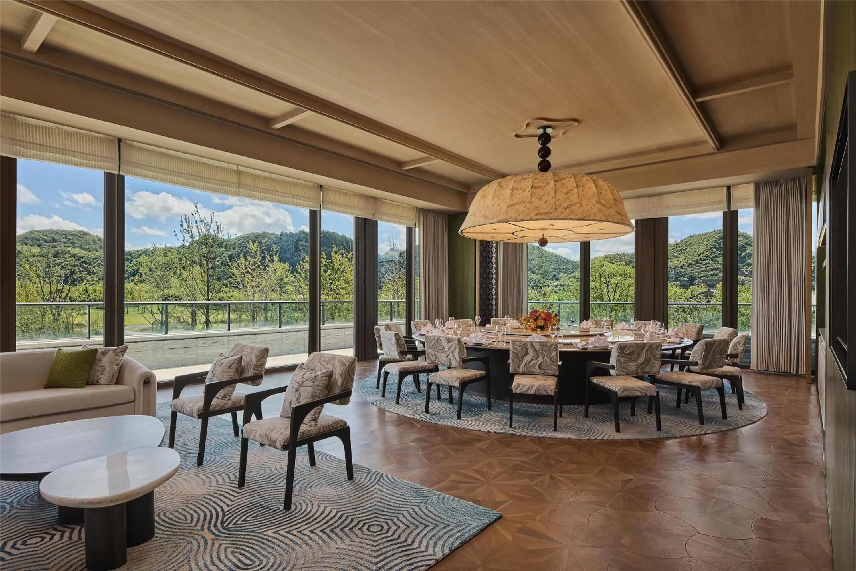 Restaurant/places to eat in Shu Hua Hotel Tianmu Mountain, Curio Collection By Hilton