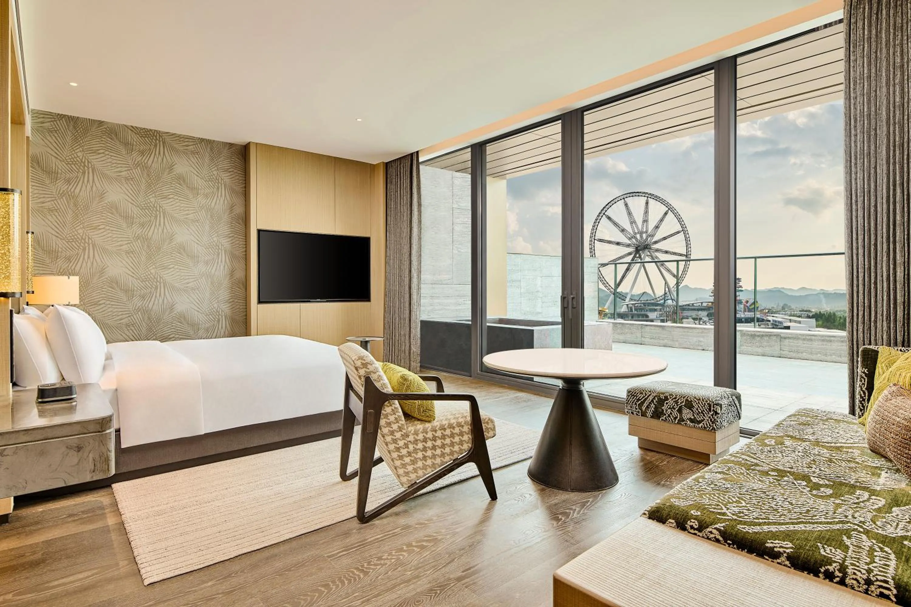 Photo of the whole room, Bed in Shu Hua Hotel Tianmu Mountain, Curio Collection By Hilton