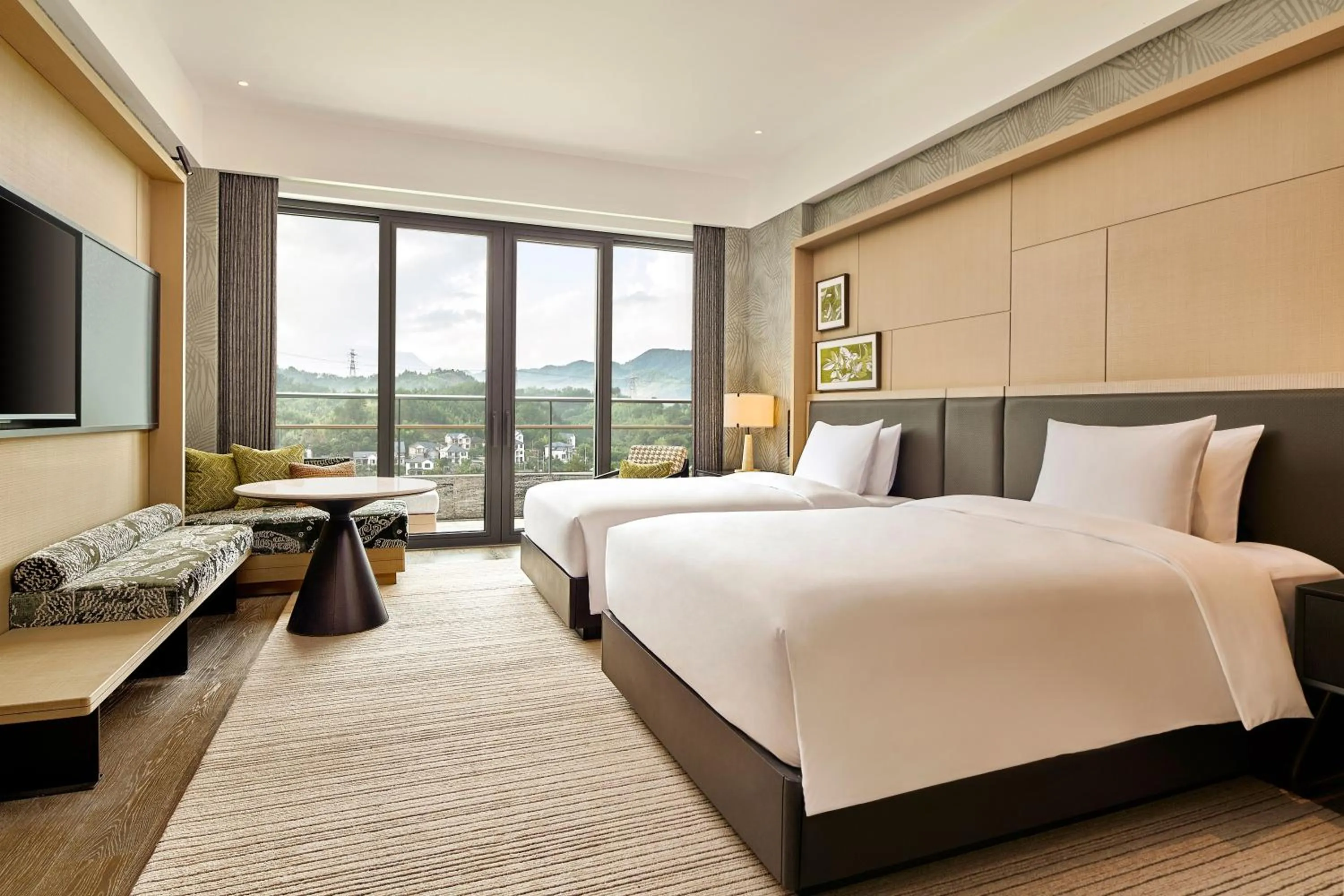 Photo of the whole room, Bed in Shu Hua Hotel Tianmu Mountain, Curio Collection By Hilton