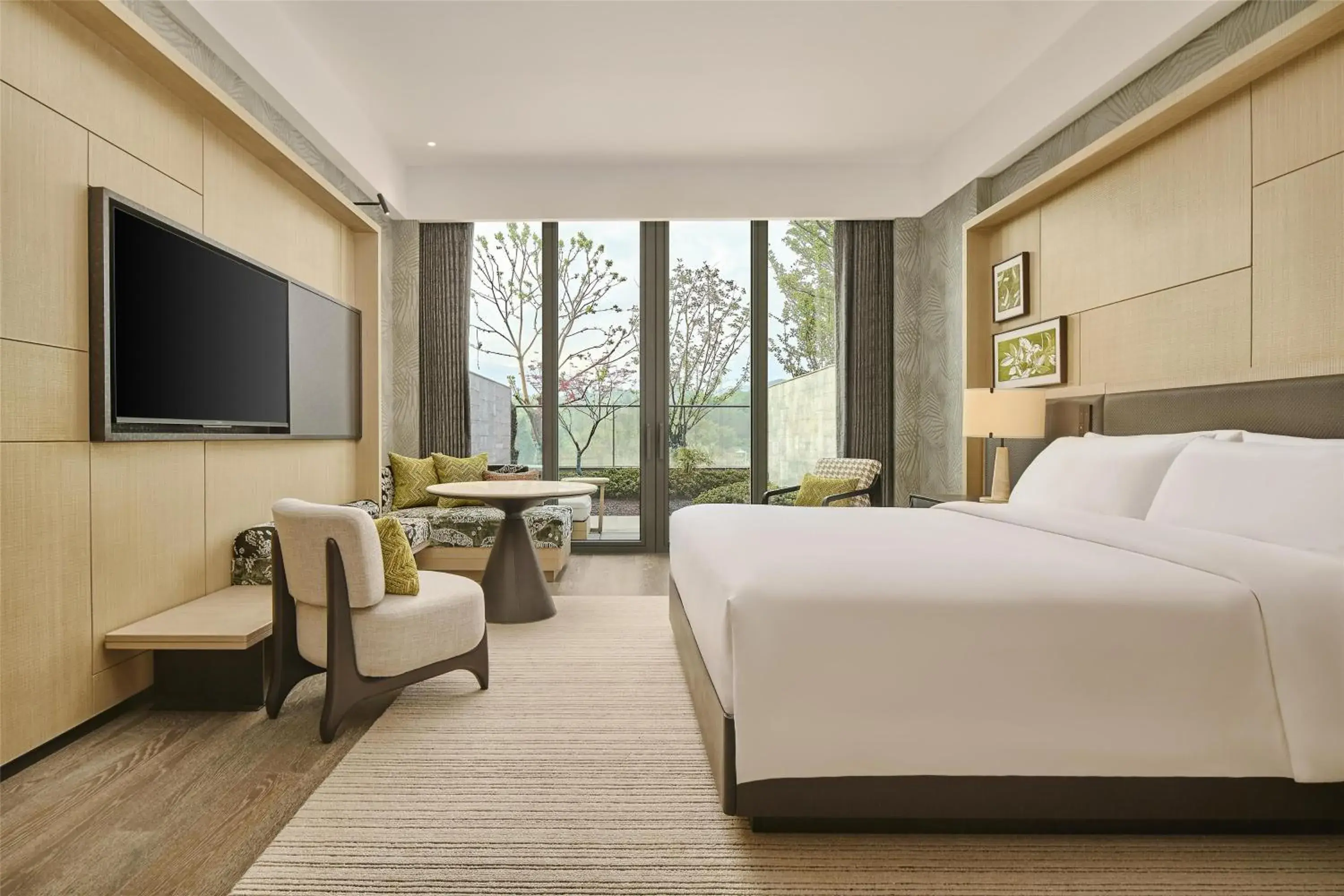 Deluxe King Room with Courtyard in Shu Hua Hotel Tianmu Mountain, Curio Collection By Hilton Deluxe King Room with Courtyard in Shu Hua Hotel Tianmu Mountain, Curio Collection By Hilton