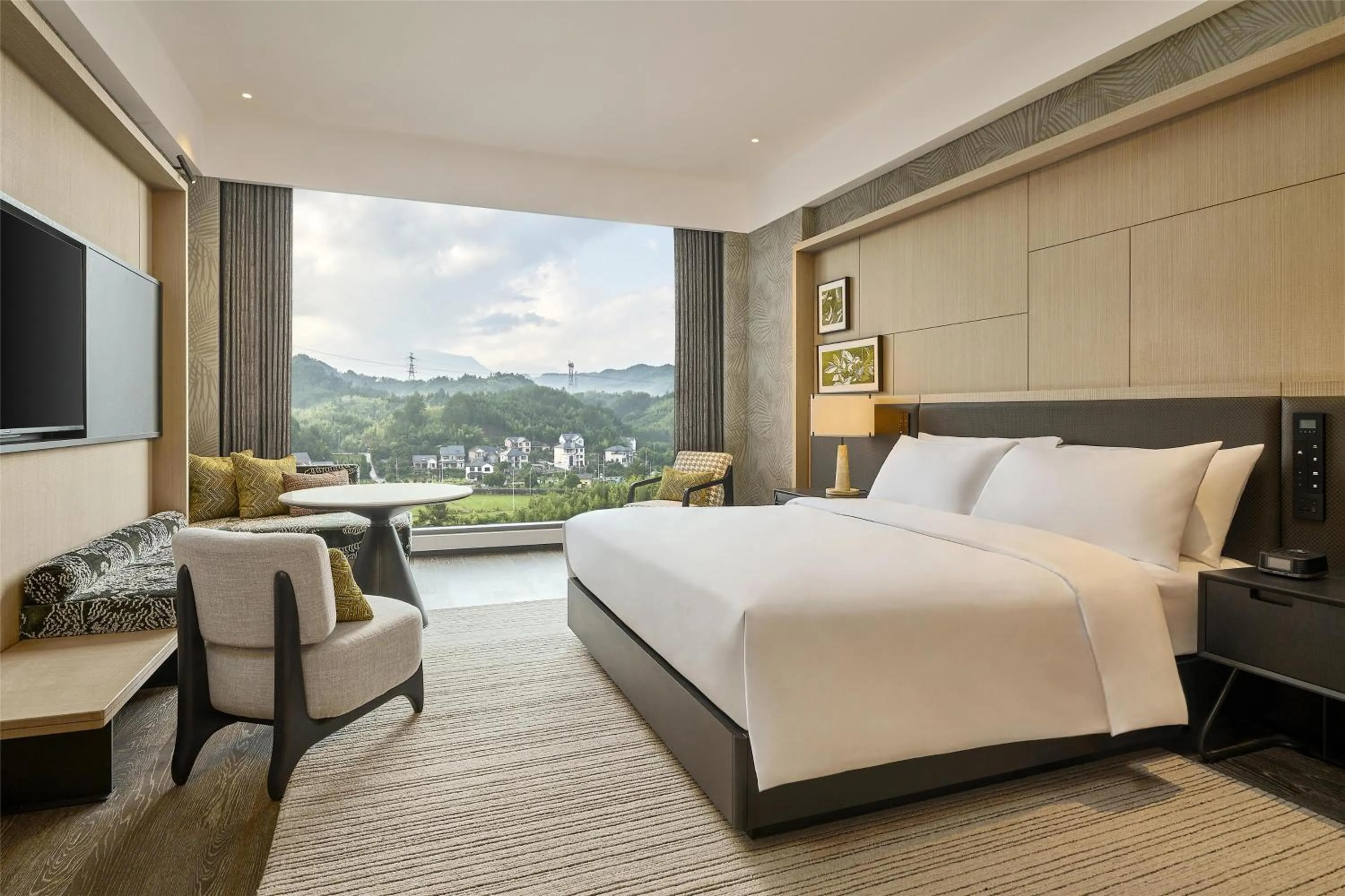 Bed in Shu Hua Hotel Tianmu Mountain, Curio Collection By Hilton