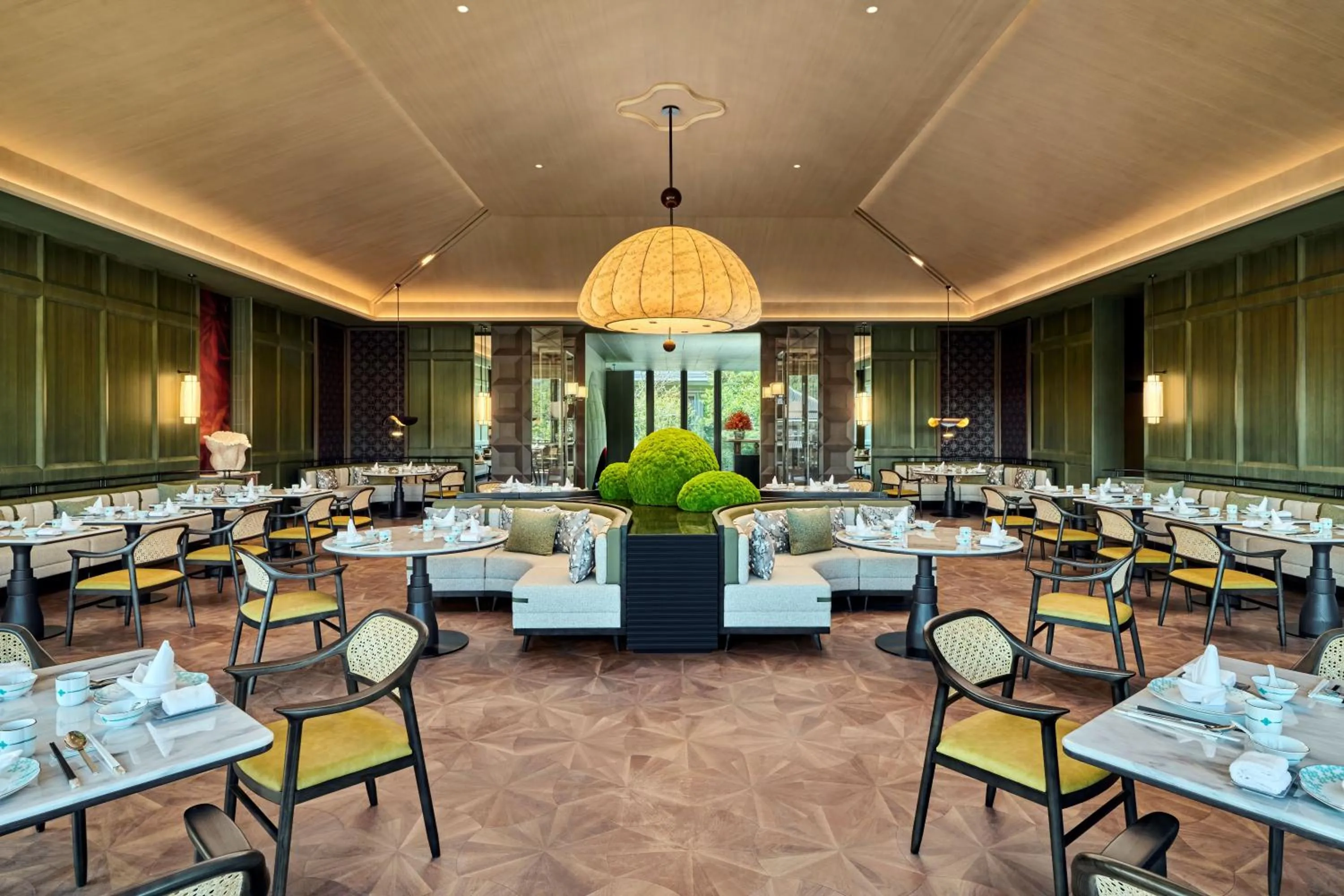 Restaurant/places to eat in Shu Hua Hotel Tianmu Mountain, Curio Collection By Hilton