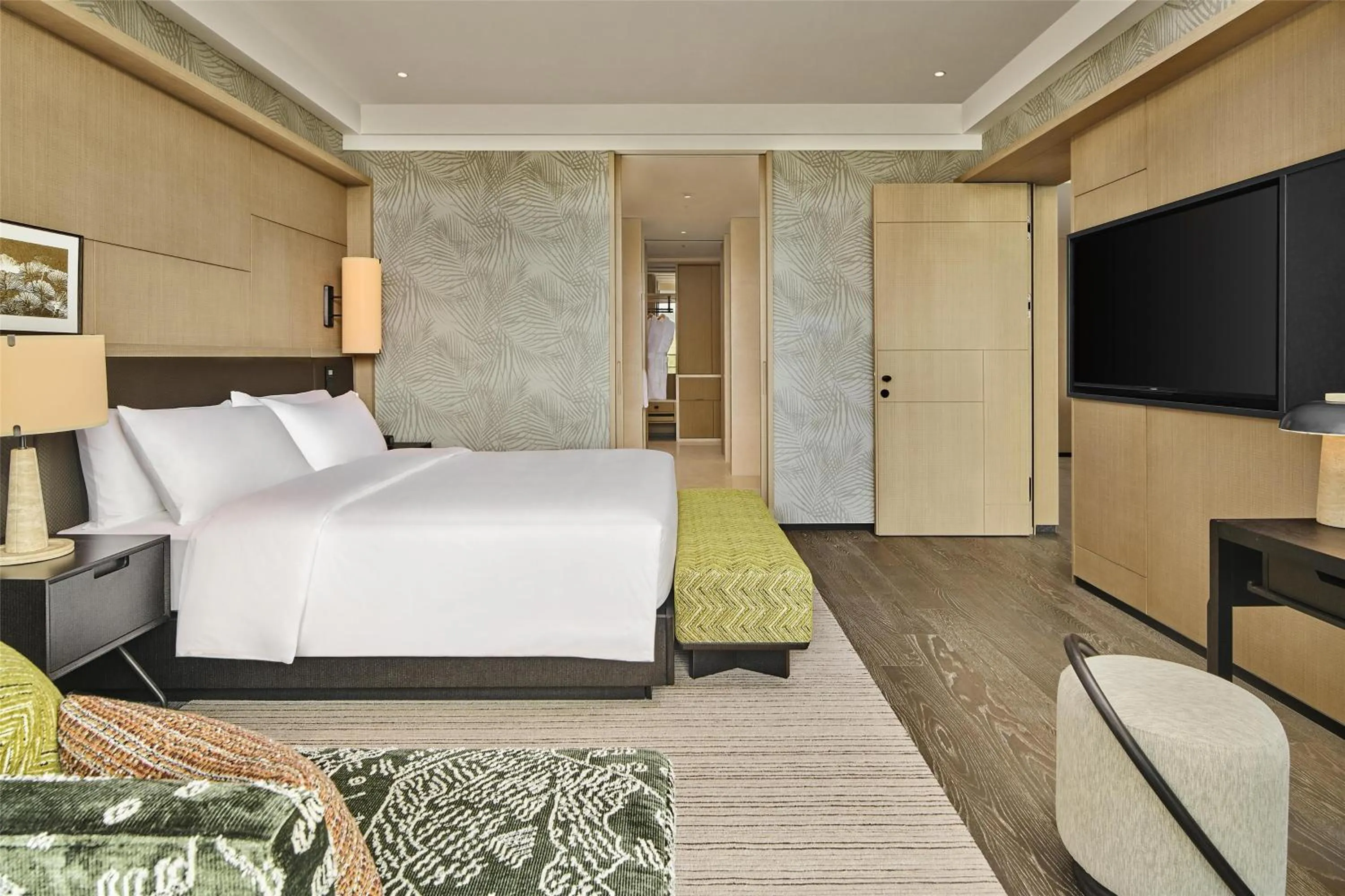 Bed in Shu Hua Hotel Tianmu Mountain, Curio Collection By Hilton