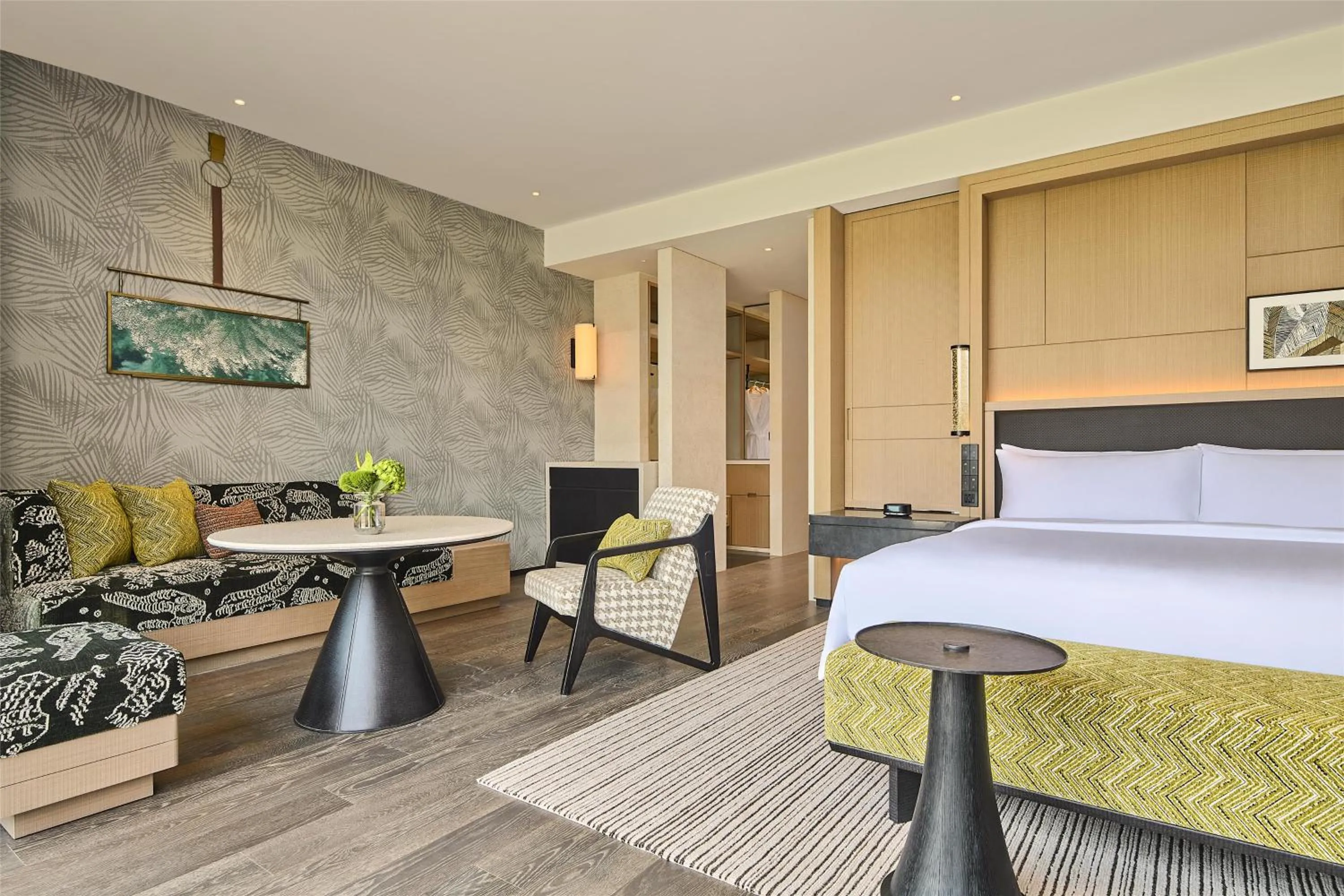 Bed in Shu Hua Hotel Tianmu Mountain, Curio Collection By Hilton