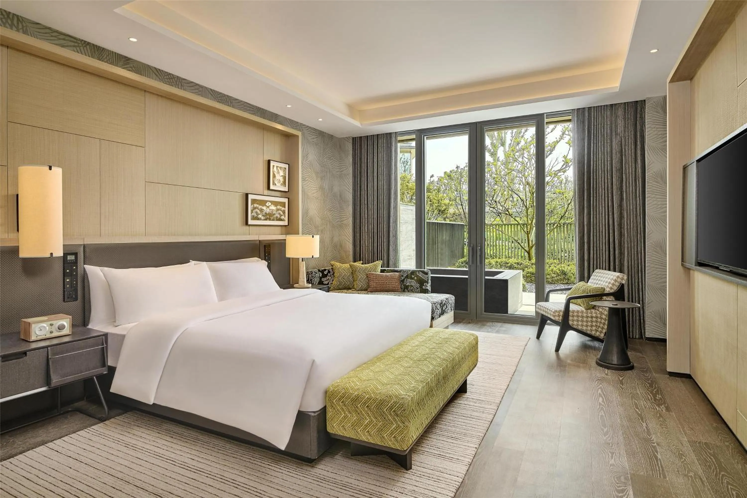 Living room, Bed in Shu Hua Hotel Tianmu Mountain, Curio Collection By Hilton