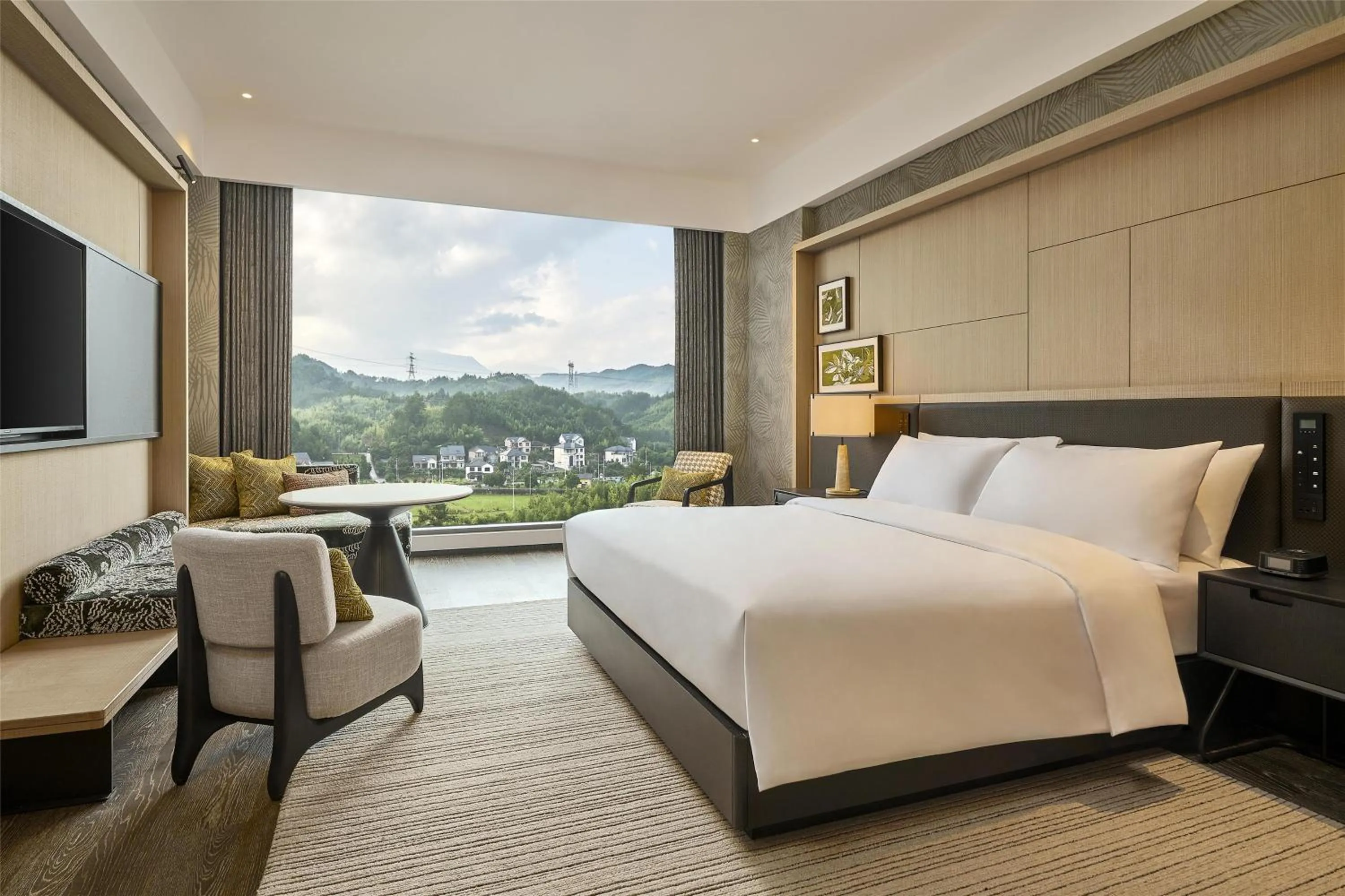 Bed in Shu Hua Hotel Tianmu Mountain, Curio Collection By Hilton
