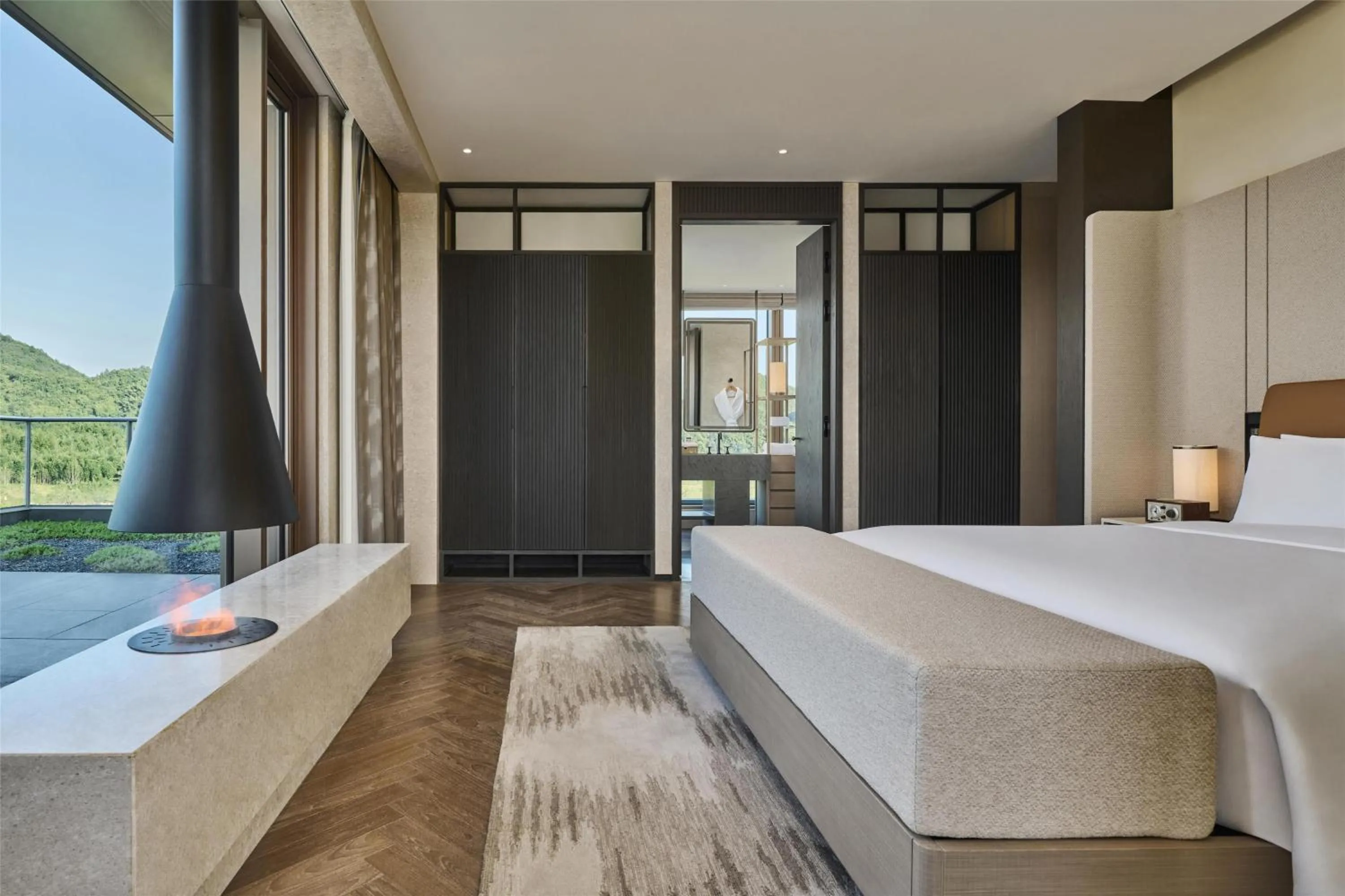 Bed in Shu Hua Hotel Tianmu Mountain, Curio Collection By Hilton