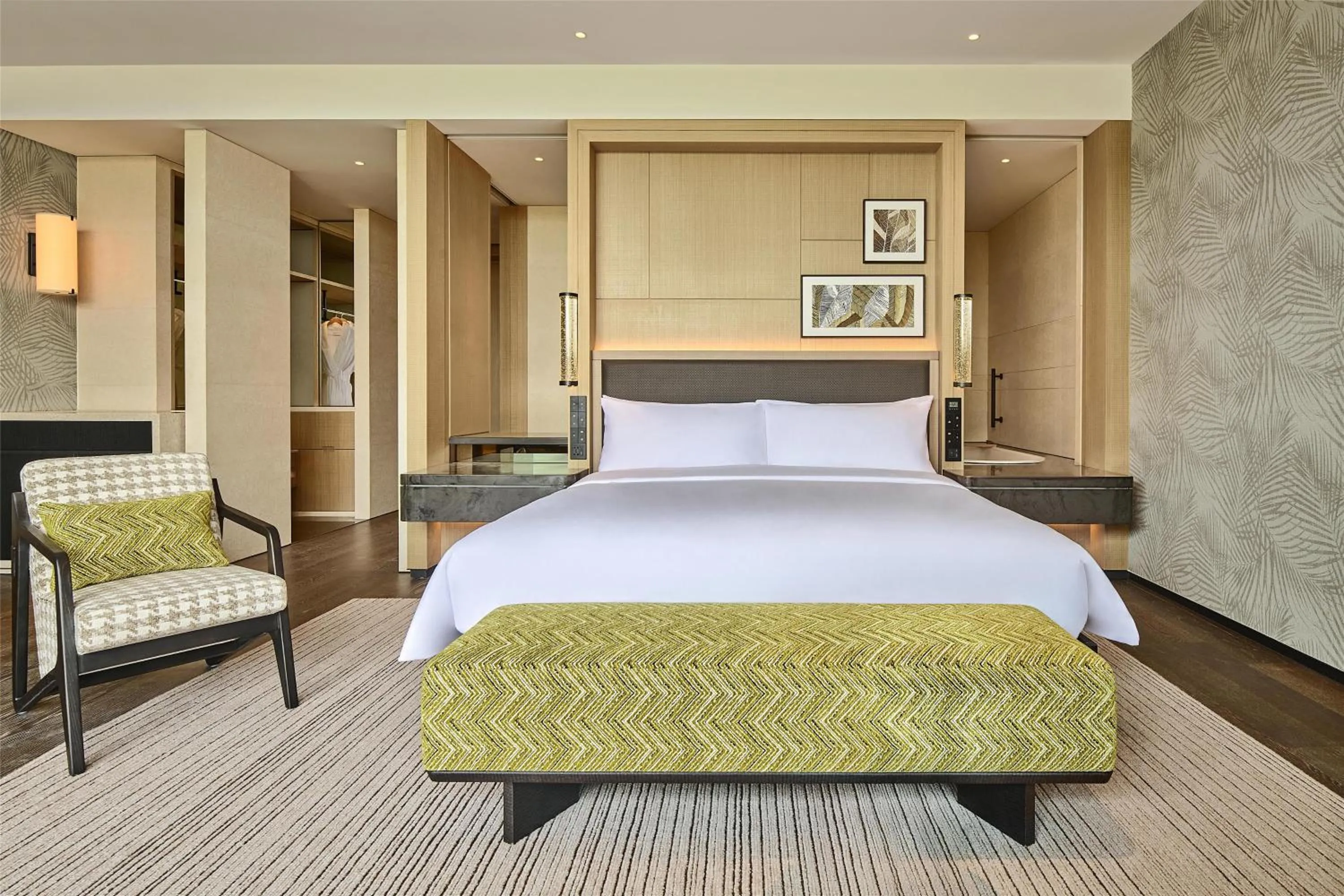 Bed in Shu Hua Hotel Tianmu Mountain, Curio Collection By Hilton