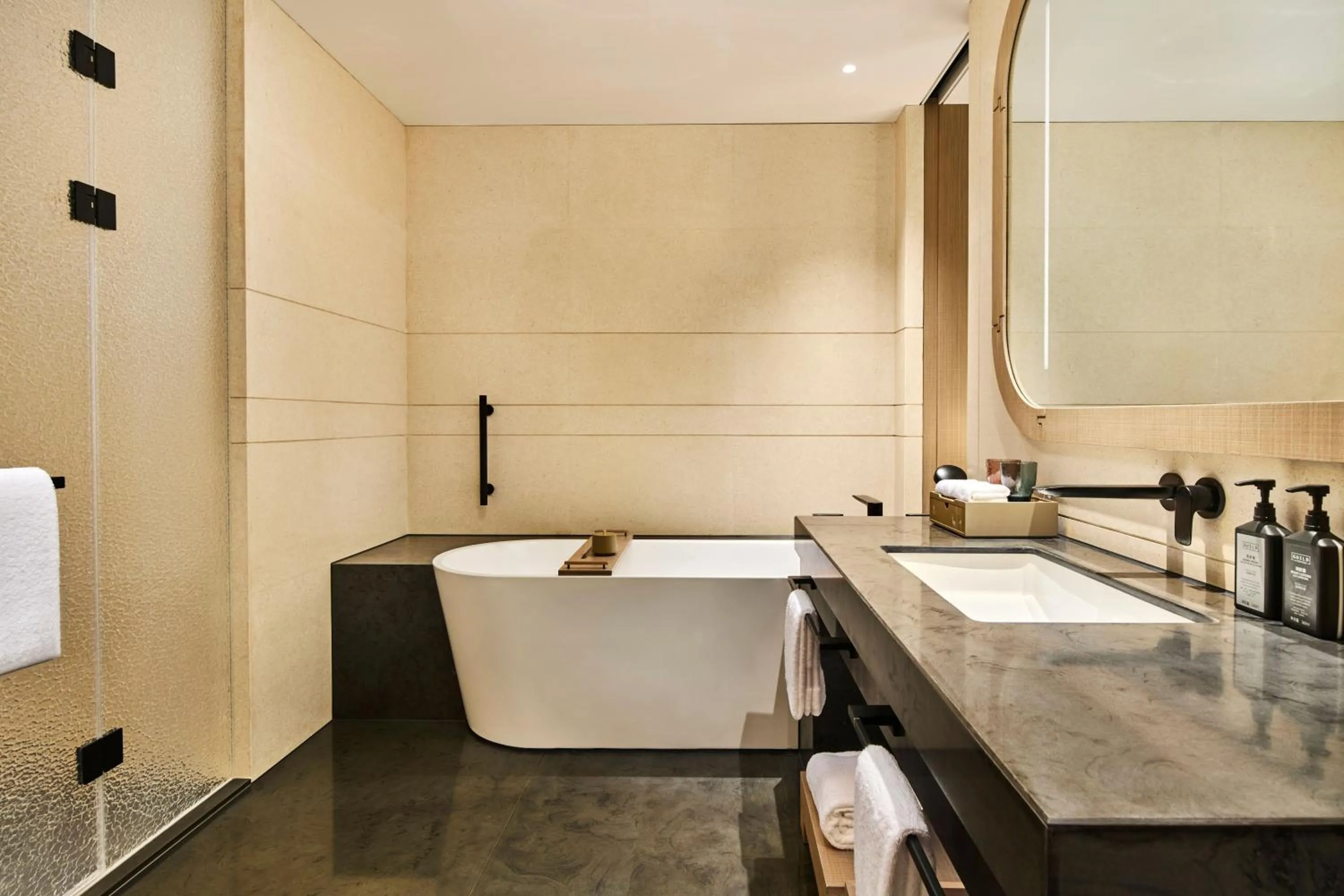 Bathroom in Shu Hua Hotel Tianmu Mountain, Curio Collection By Hilton