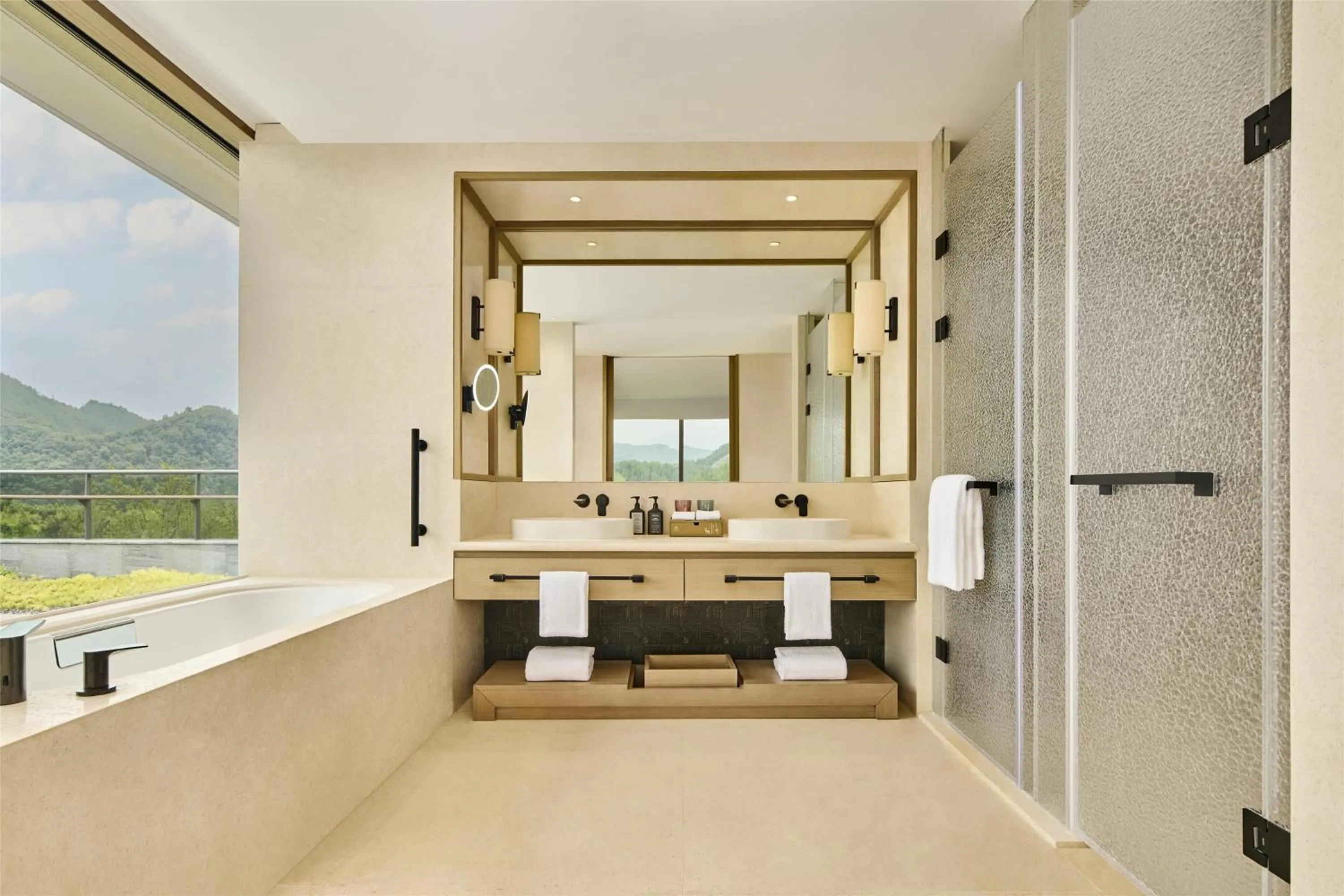 Bathroom in Shu Hua Hotel Tianmu Mountain, Curio Collection By Hilton