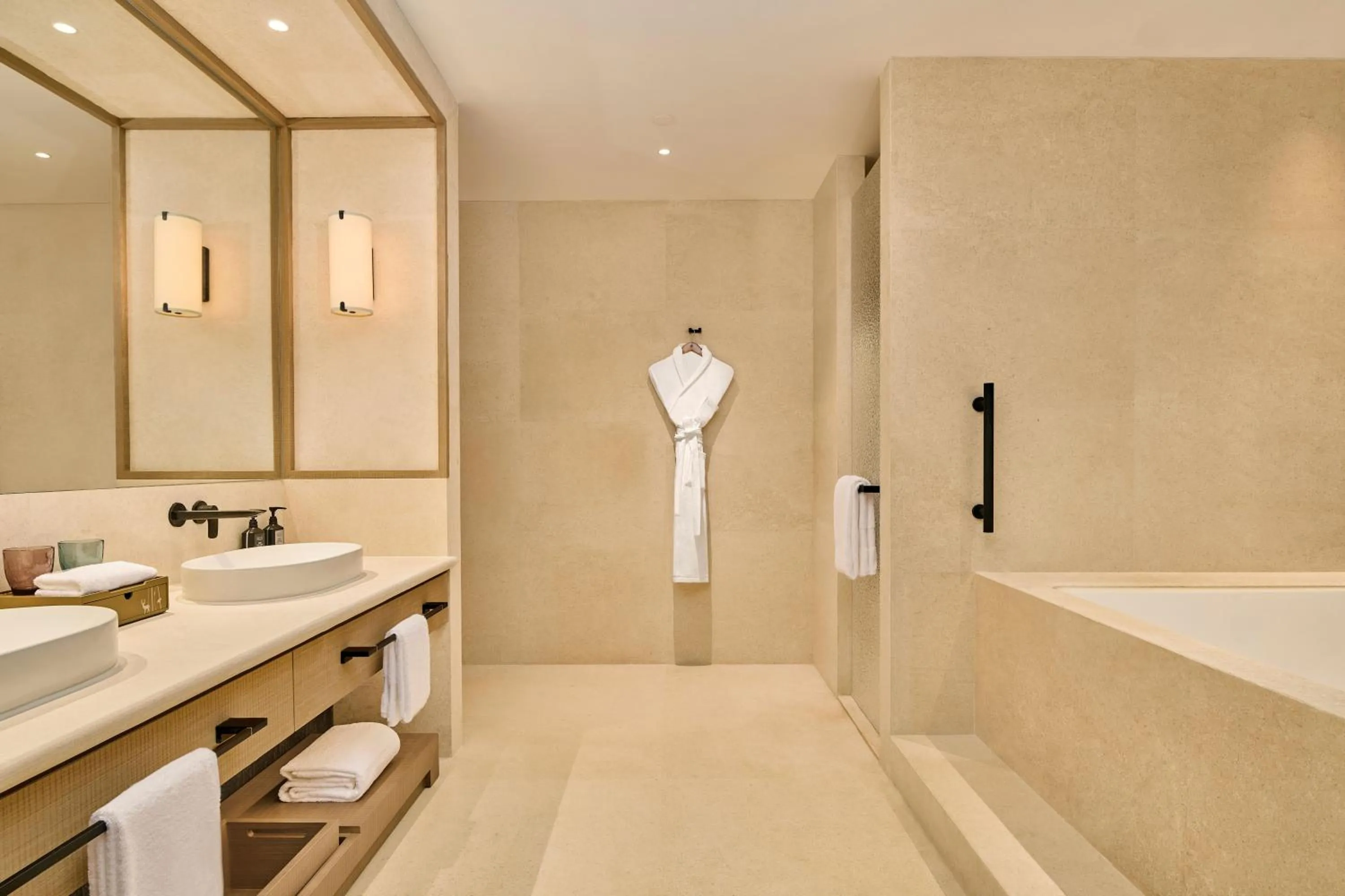 Bathroom in Shu Hua Hotel Tianmu Mountain, Curio Collection By Hilton
