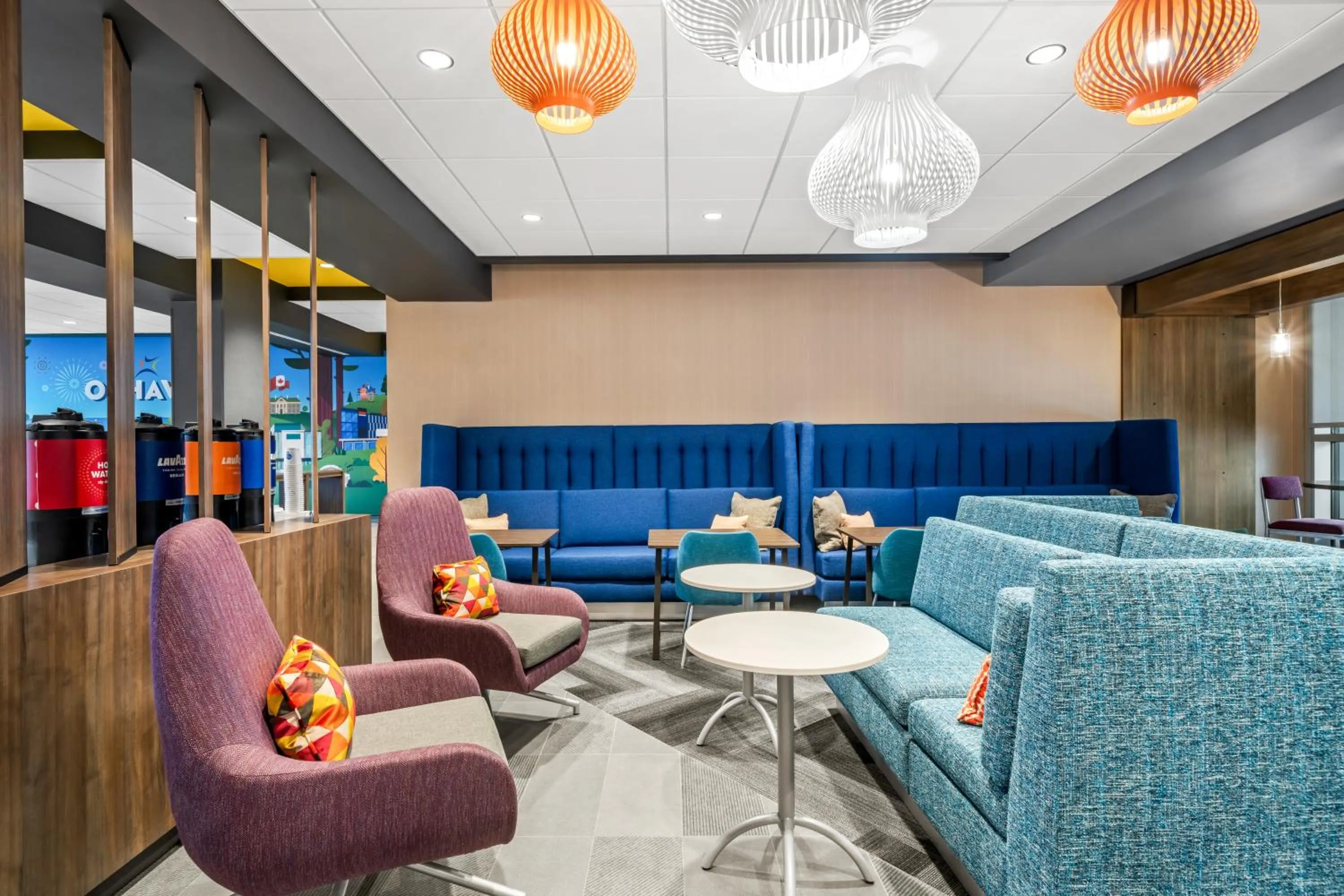 Seating area in Tru By Hilton Oshawa