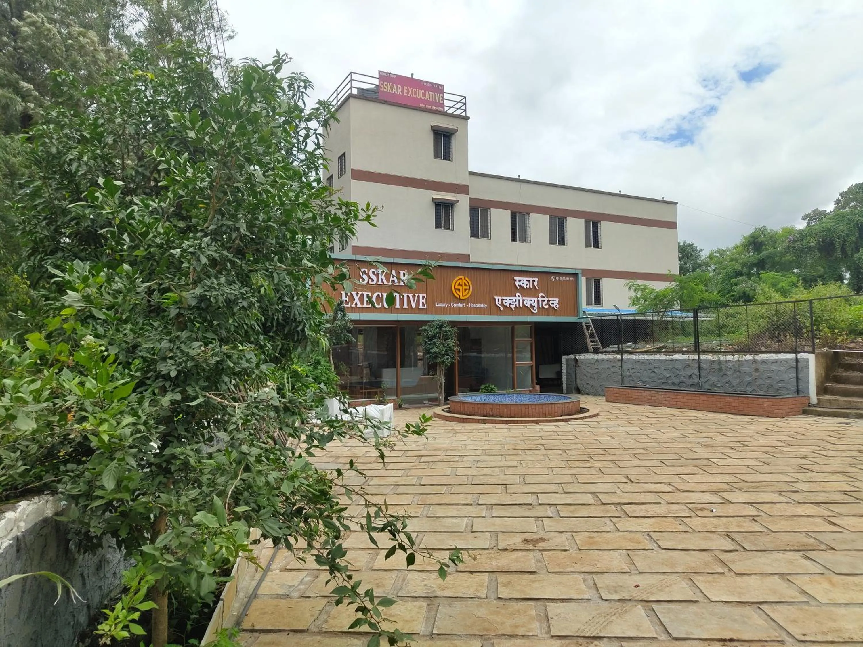 Property building in Hotel Sskar Executive