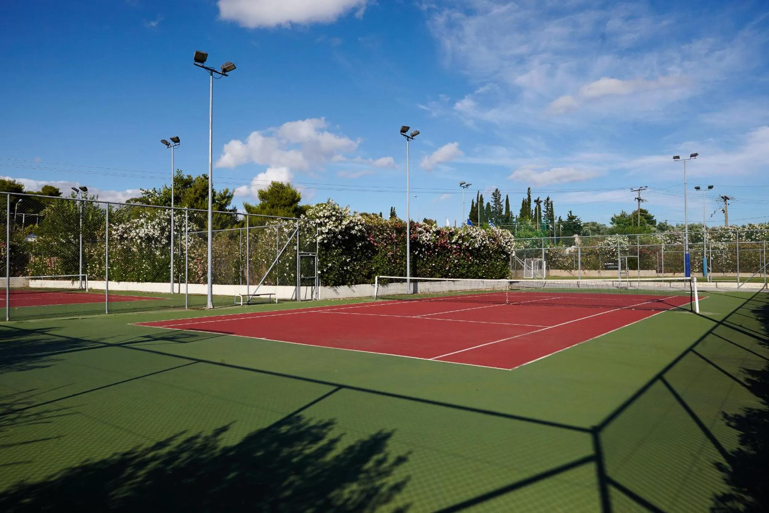 Tennis court in Negroponte Resort Eretria