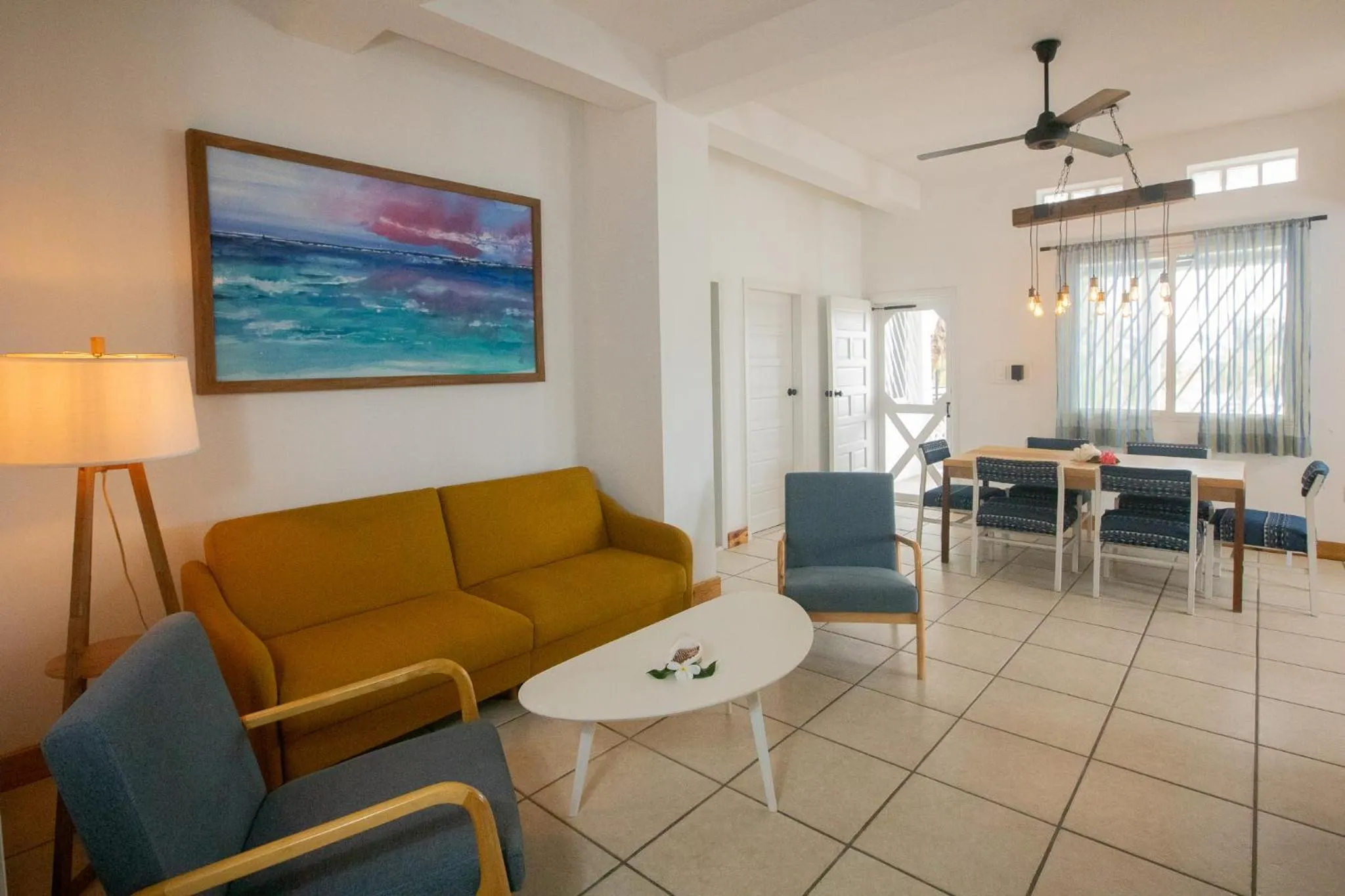 Communal lounge/ TV room in Treetops Hotel