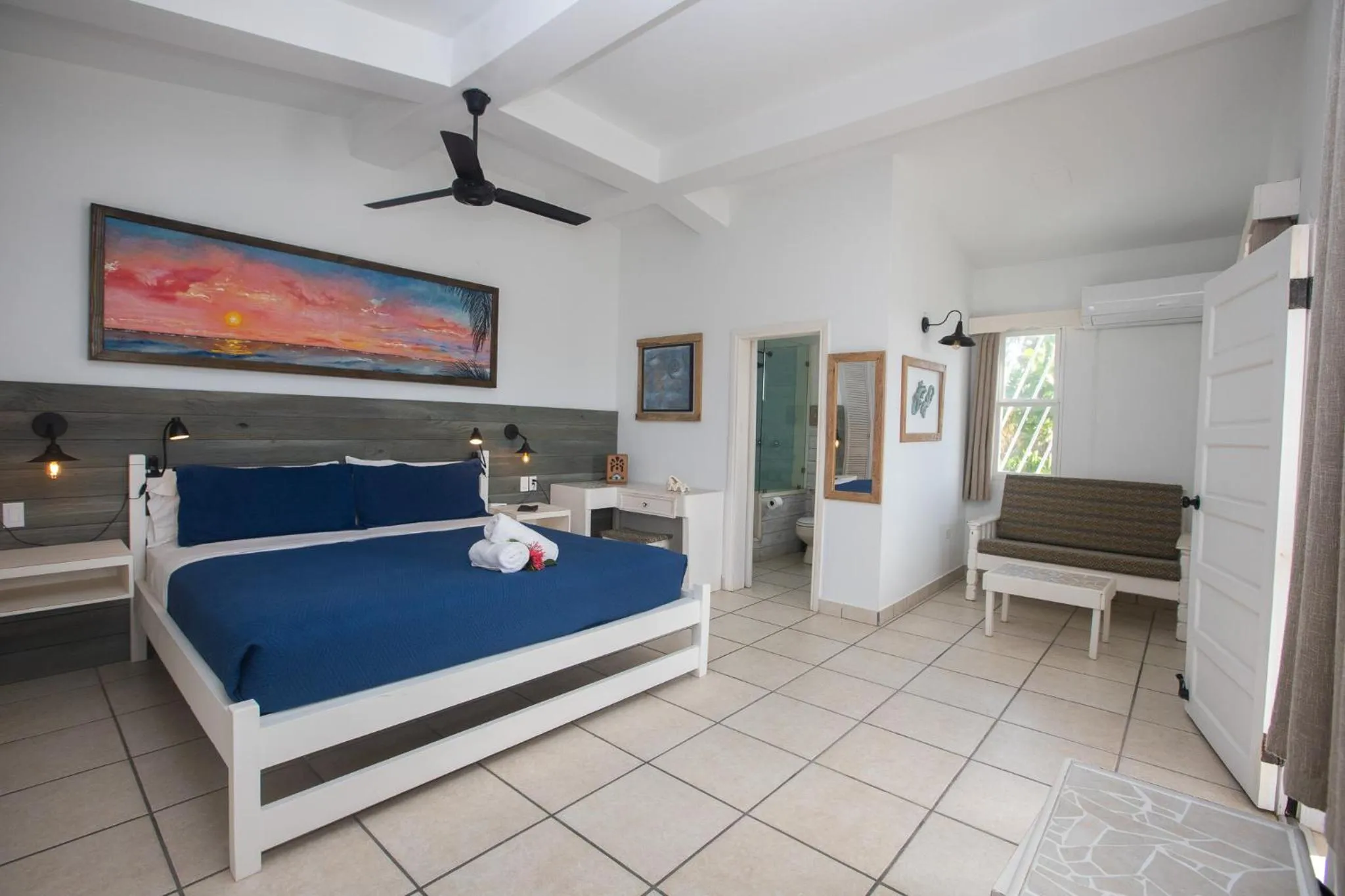 Photo of the whole room, Bed in Treetops Hotel